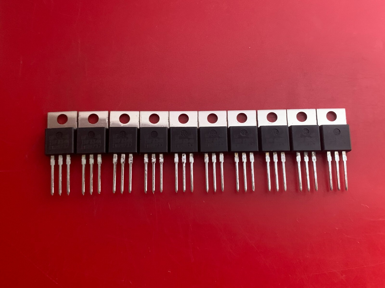 10x IRFZ34N INTERNATIONAL RECTIFIER MOSFET TRANSISTOR N CHANNEL 29A 55V 40m ohm