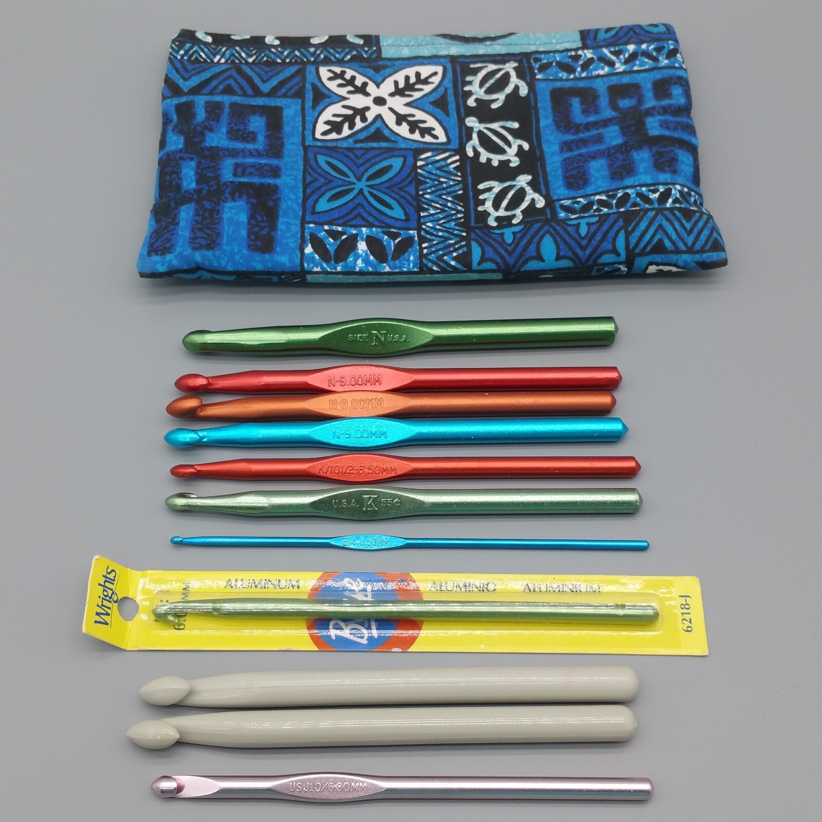 Boye & Bates Crochet Hooks & Hawaiian Print Fabric Storage Bag Lot Of 12