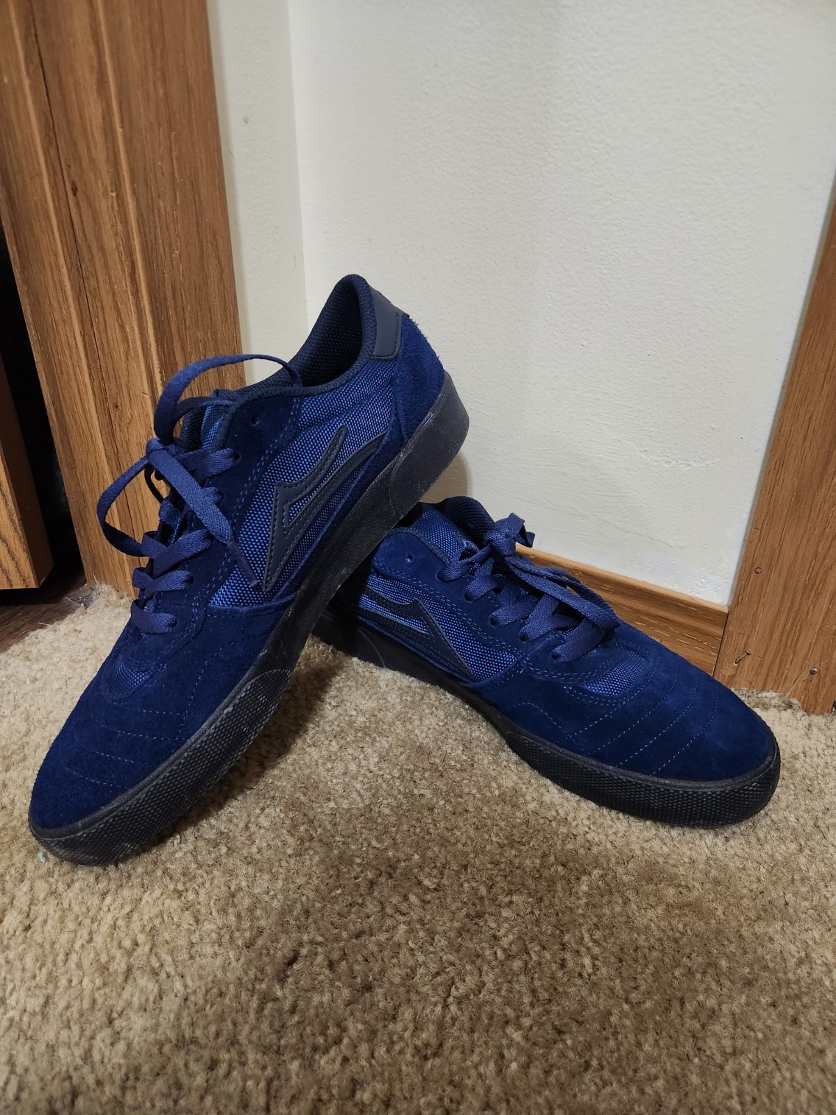 Lakai Cambridge Skate shoes. (Monochrome Blue)