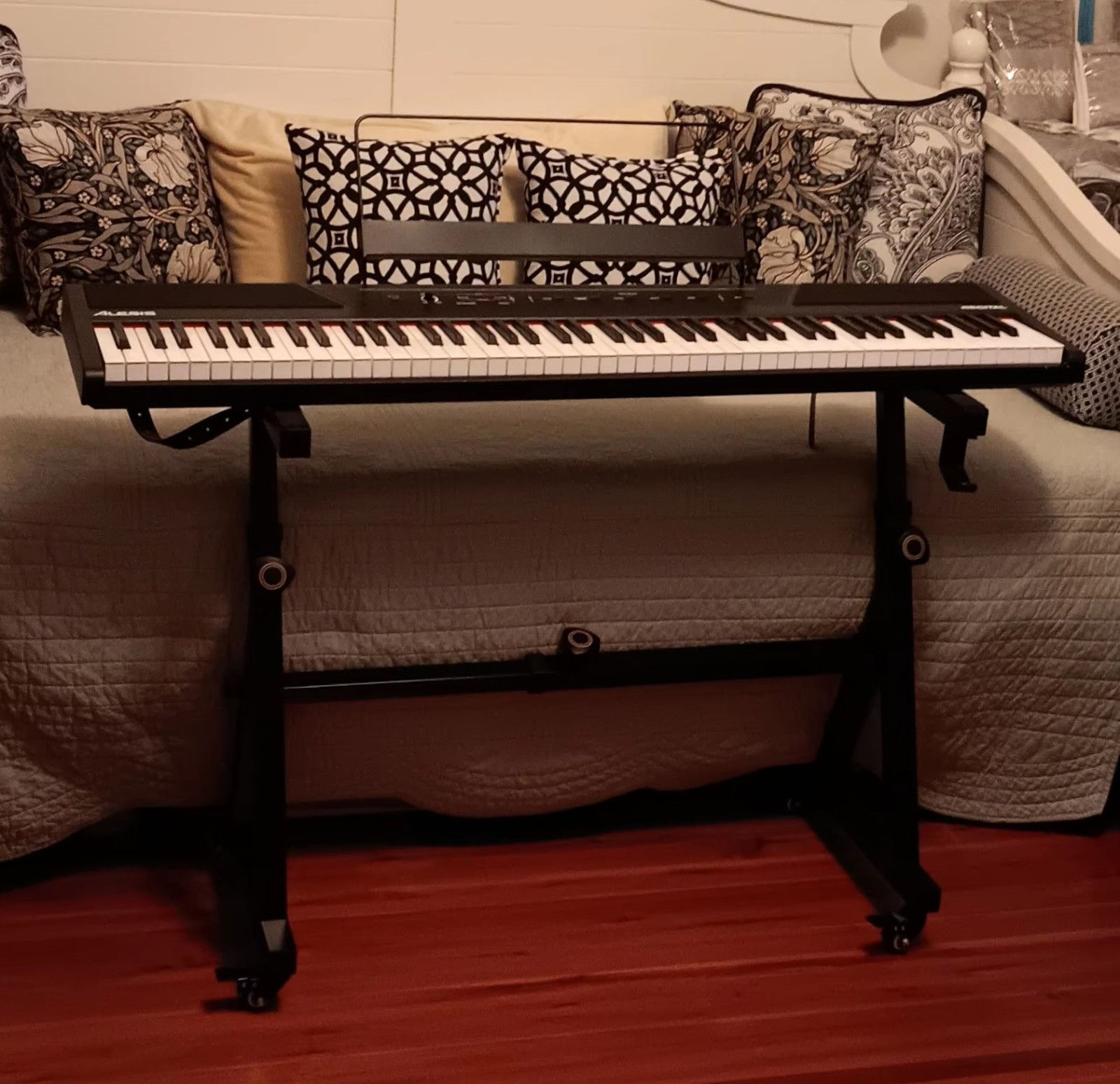 ALESIS RECITAL 88 Keys Electronic Digital Keyboard + Sustain Pedal A+ Condition