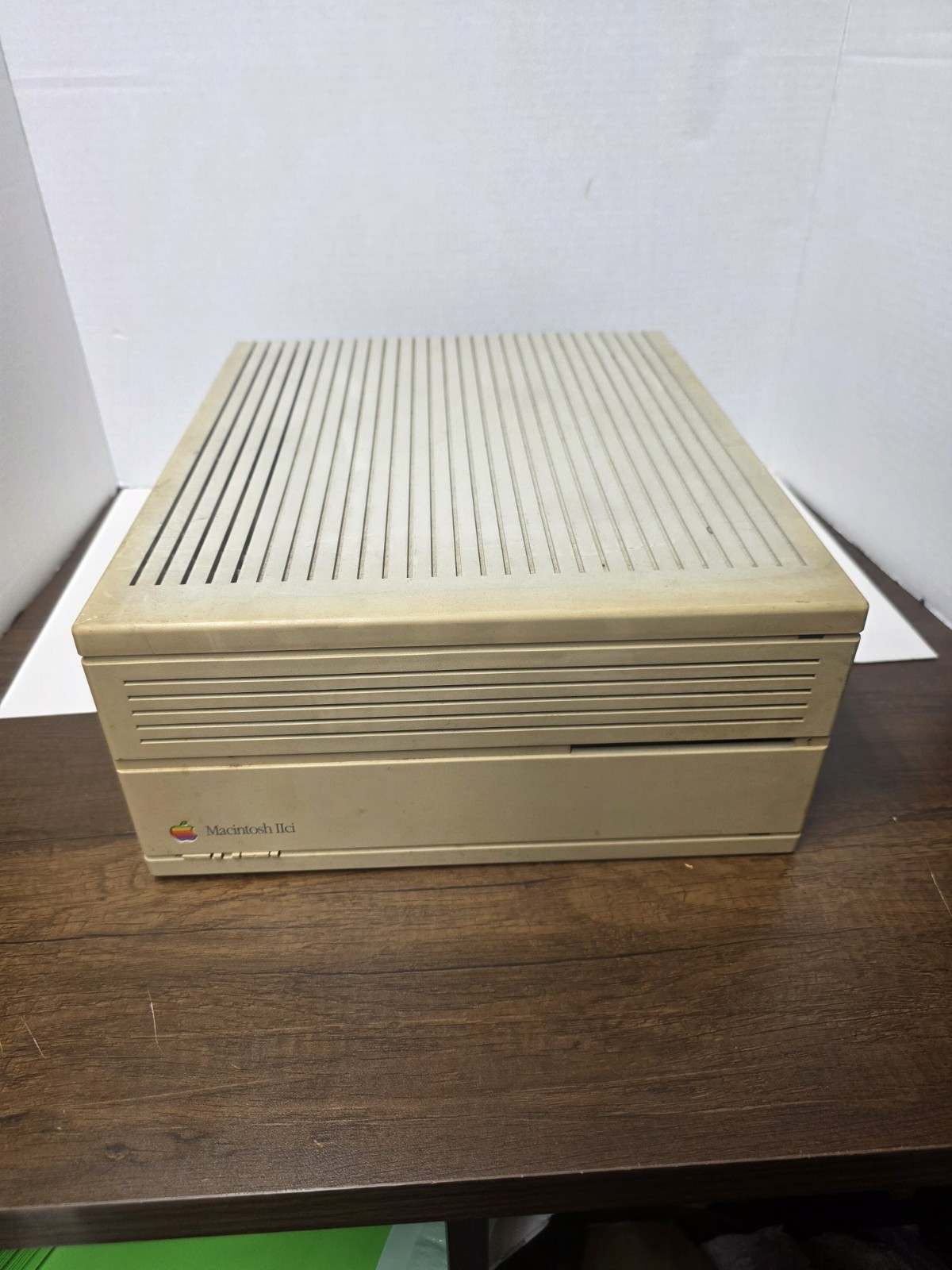 Vintage Apple Macintosh IIci Computer M5780 Desktop  1989 Powers On
