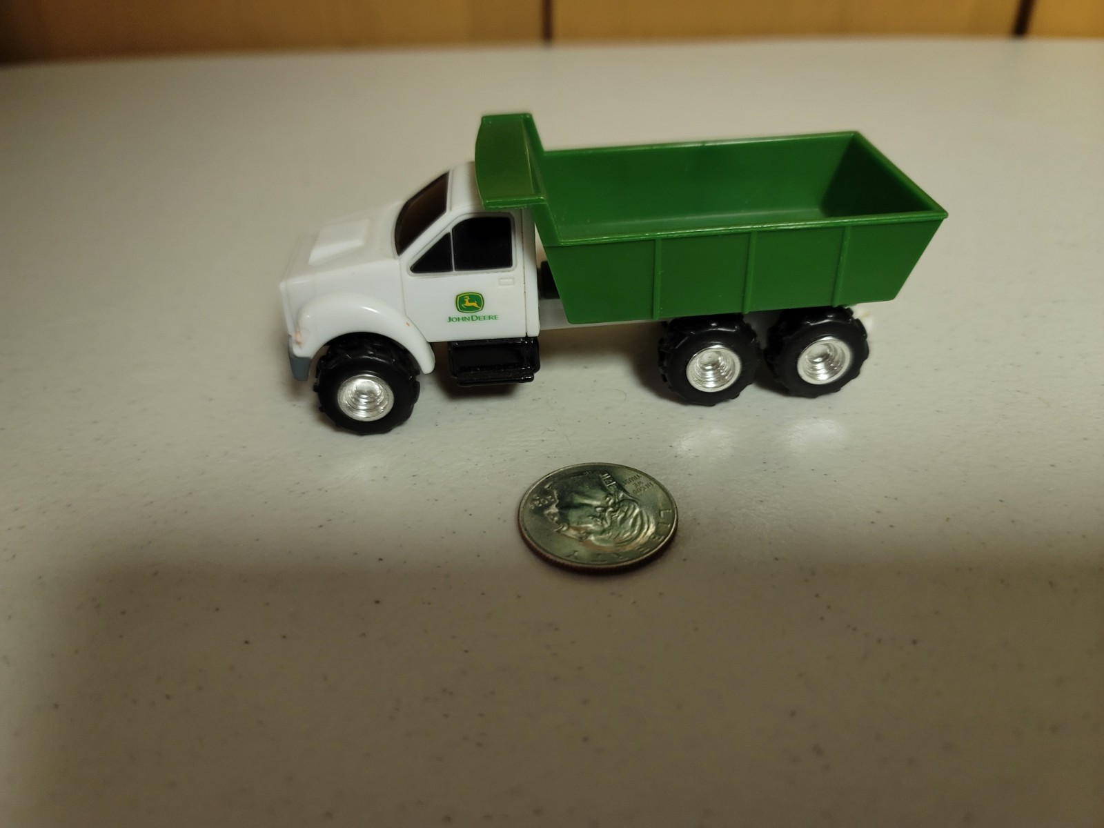 ERTL John Deere Green & White Farm Dump Truck Very Good Condition