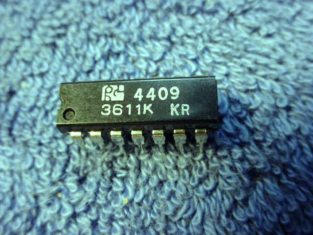 IC KB KR 4409 14 Pin Chip Amplifier Integrated Chip PC Circuit Board Vintage