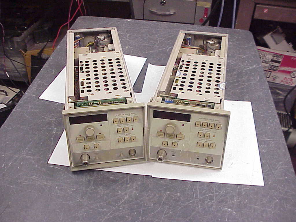 HP 83522A 10MHz - 2.4GHz Sweeper RF Plug In 2X UNITS LOT SALE- NEEDS REPAIR