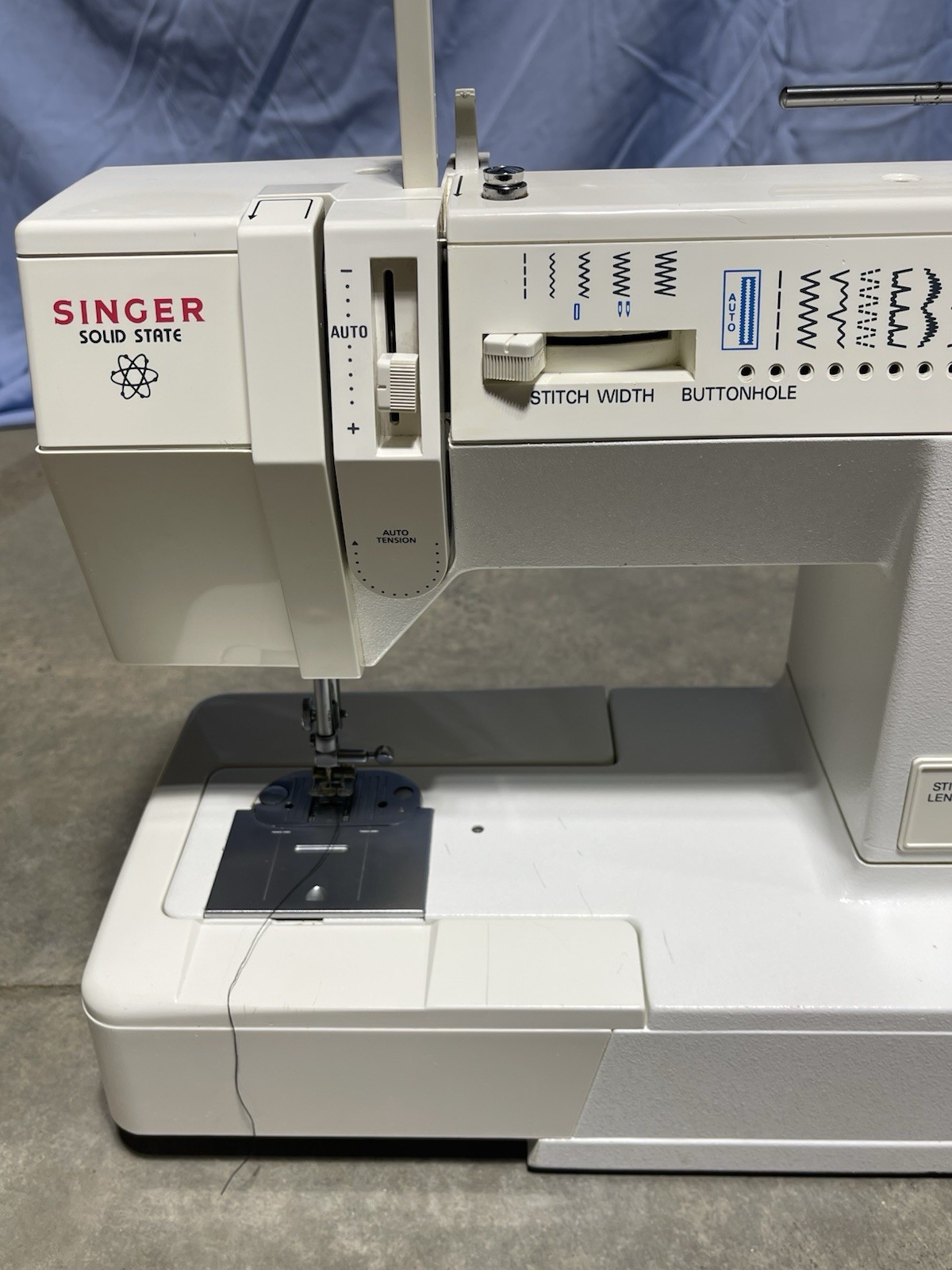 Singer Sewing Machine Model 9034 White Solid State Needle Threader Works