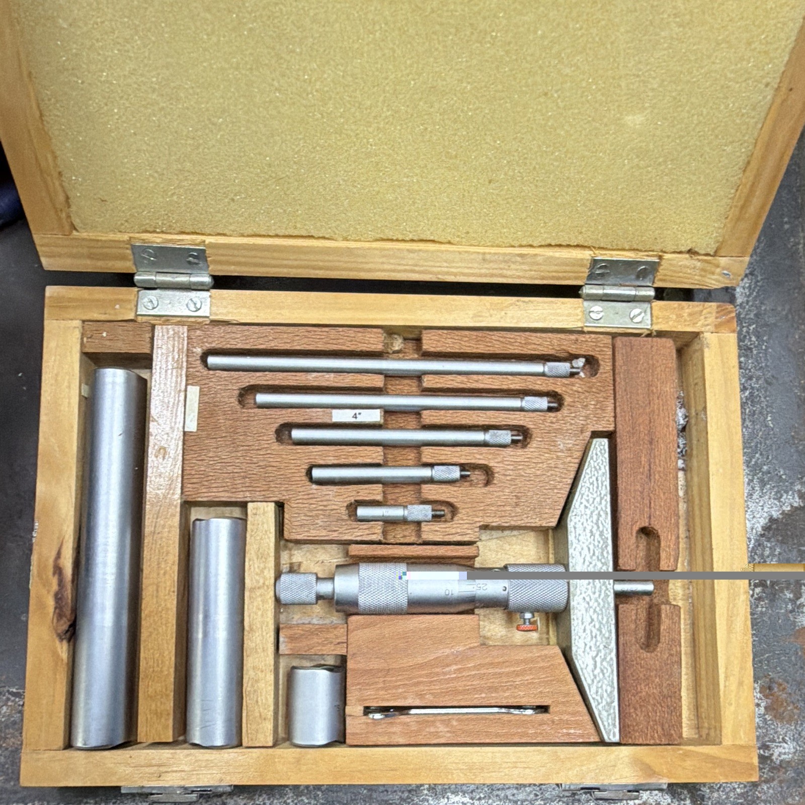 JIF Depth Micrometer Set 0-6 in Mechanical 0.001 in Resolution w/ Wood Case