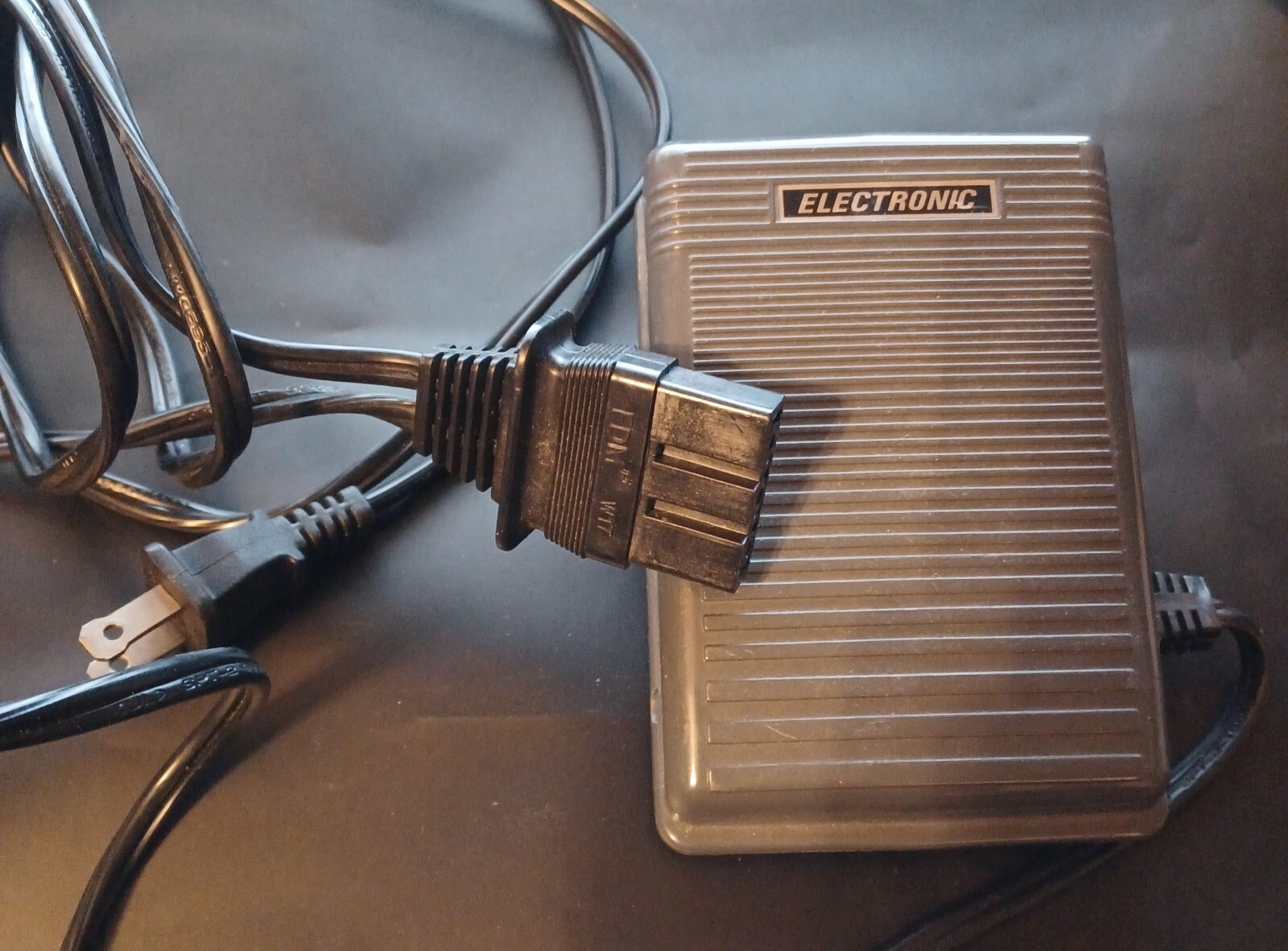 ELECTRONIC FOOT CONTROL PEDAL WITH CORD