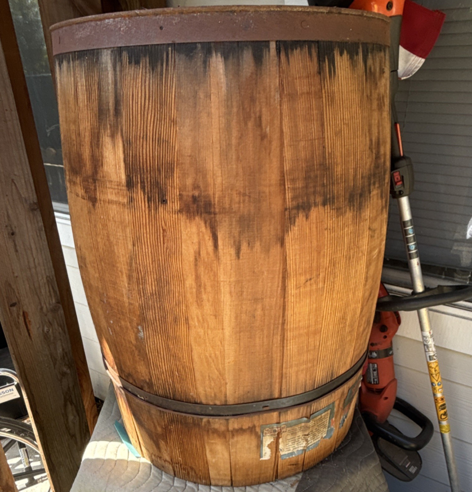 Wood Wine Barrel Cask with Metal Bands/Hoops, Brown Wooden Barrel