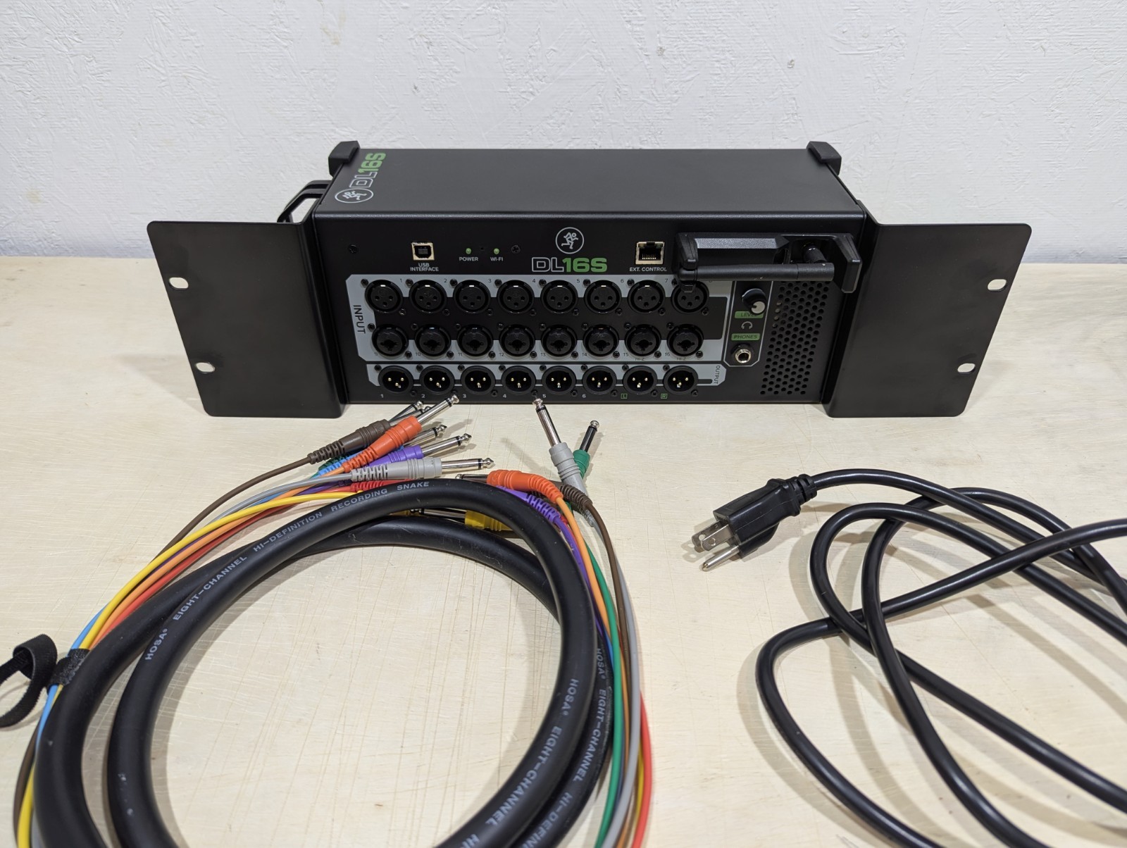 Mackie DL16S 16-Ch Wireless Digital Mixer - Fully Bench-Tested + Hosa 8-Ch Snake