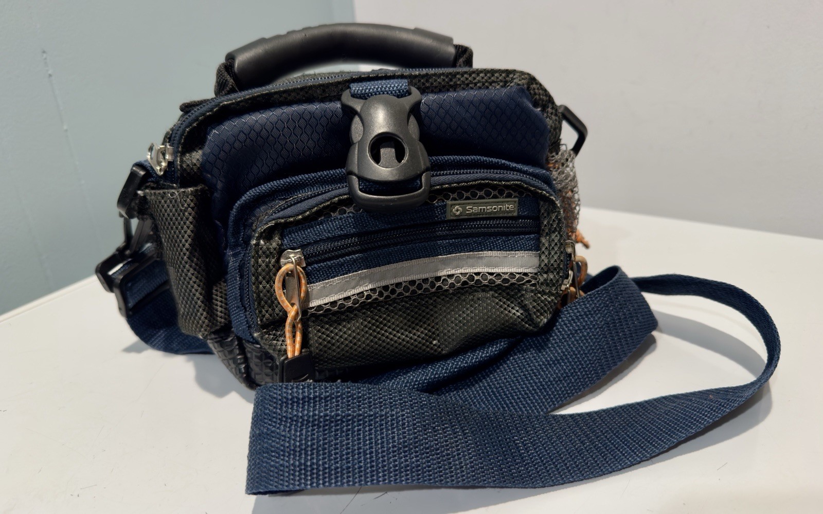Samsonite Camera Bag w/ Shoulder Strap (SB609BLU) Convenient Multiple Pockets