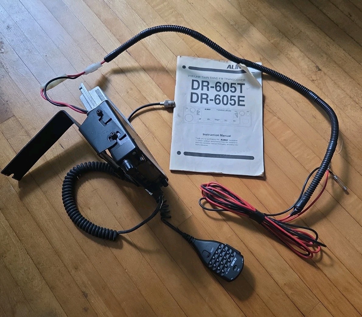 Alinco model DR-605 Twin Band VHF/UHF 2m/440 Transceiver, Mic, Bracket Tested