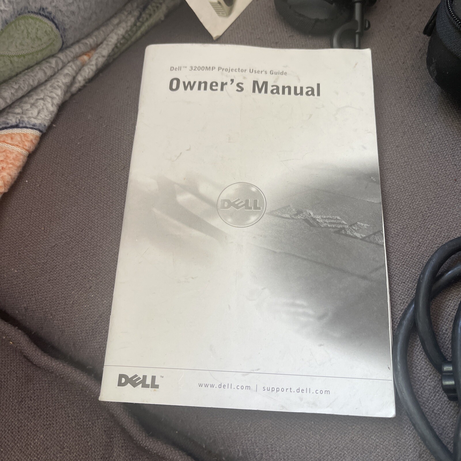 Dell 3200MP DLP Front Projector No Remote in Original Dell Case - Cords Manual