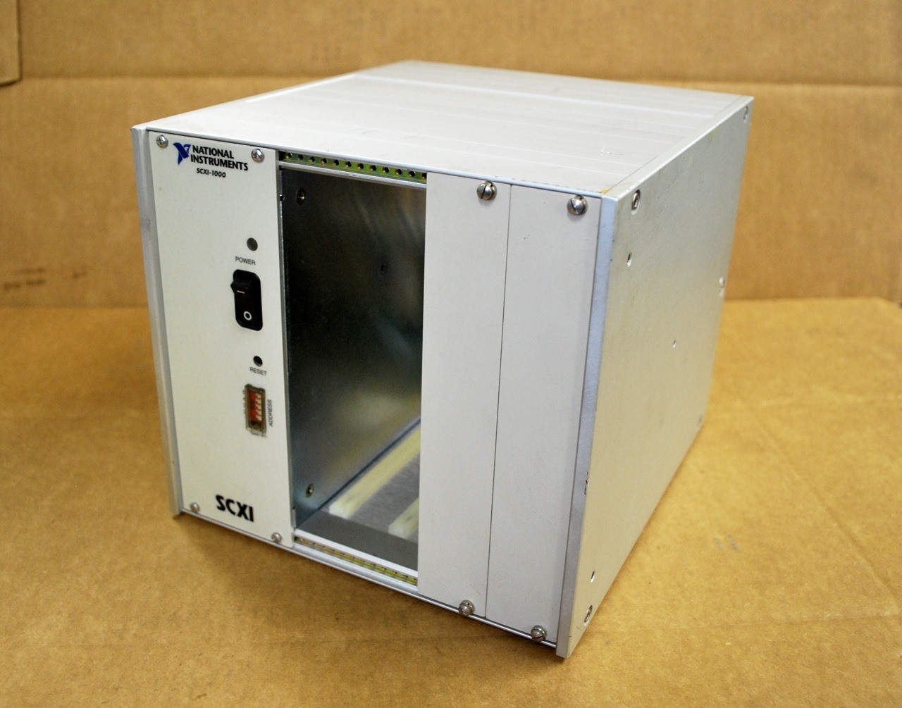 National Instruments SCXI-1000 REV: 4, P/N 181445K-01 - USED