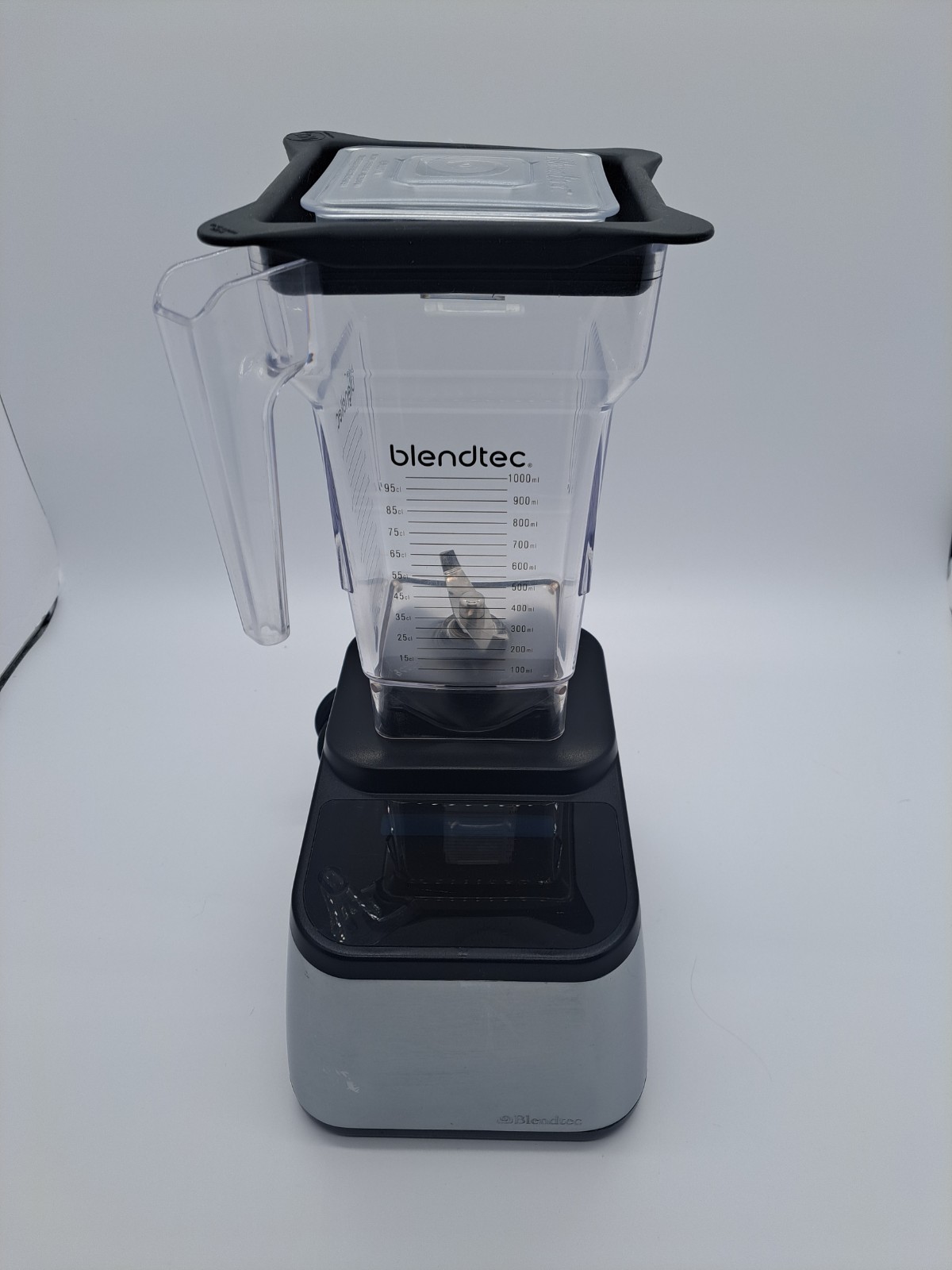 Blendtec Designer 725 Blender (CTB3) – Works Great - Screen Not Working