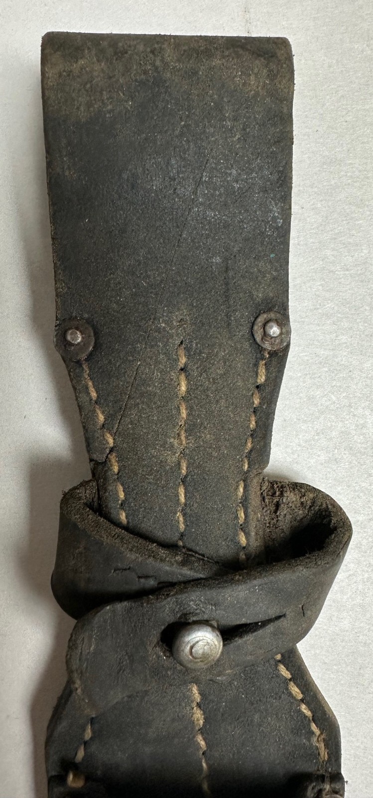 MAUSER 98K LEATHER FROG FOR BAYONET.
