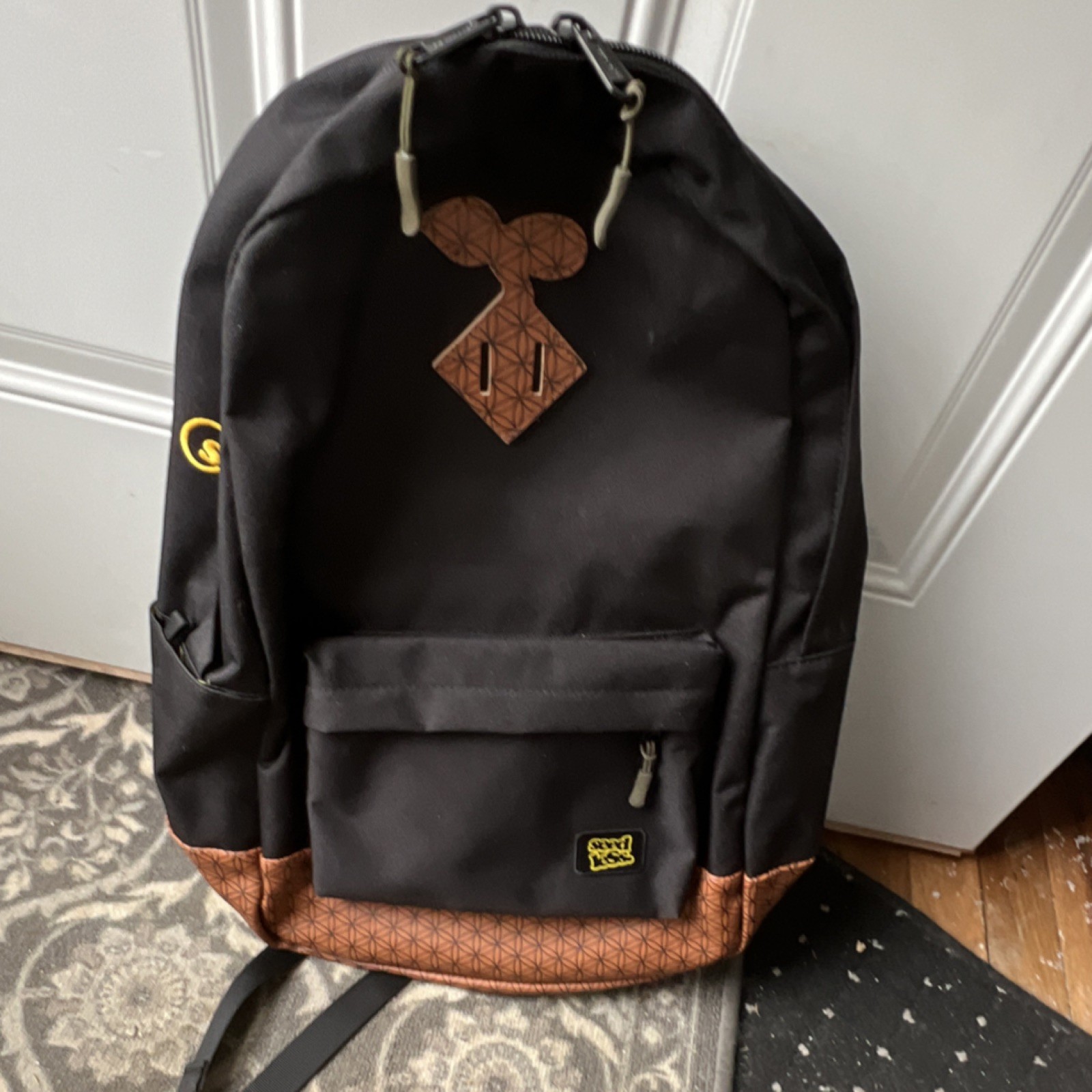 seedleSs Hiking Backpack Black Brown Patterned Straps Adjustable Front Pocket