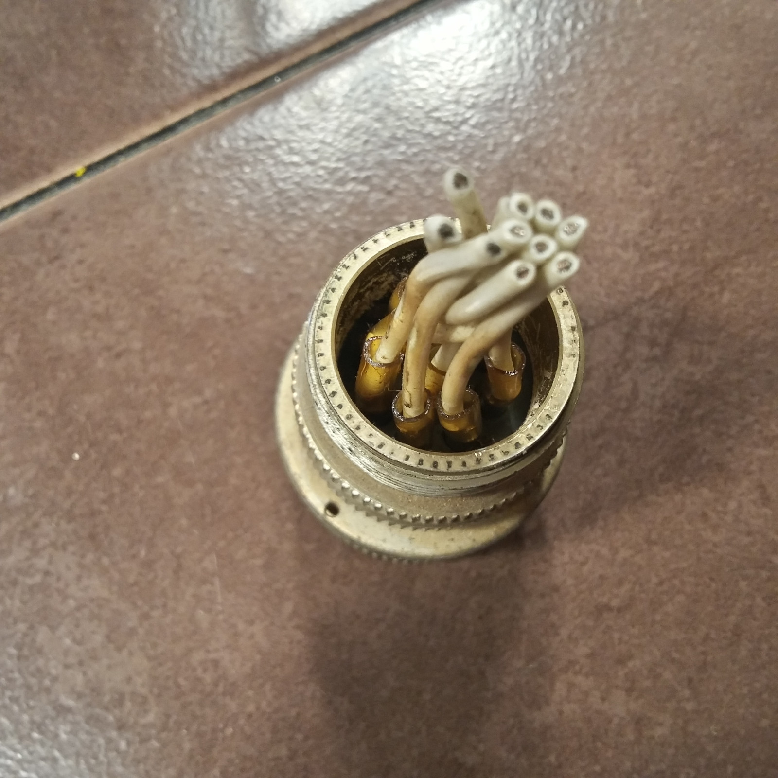 Amphenol Bendix AN3106A-18-1P Connector