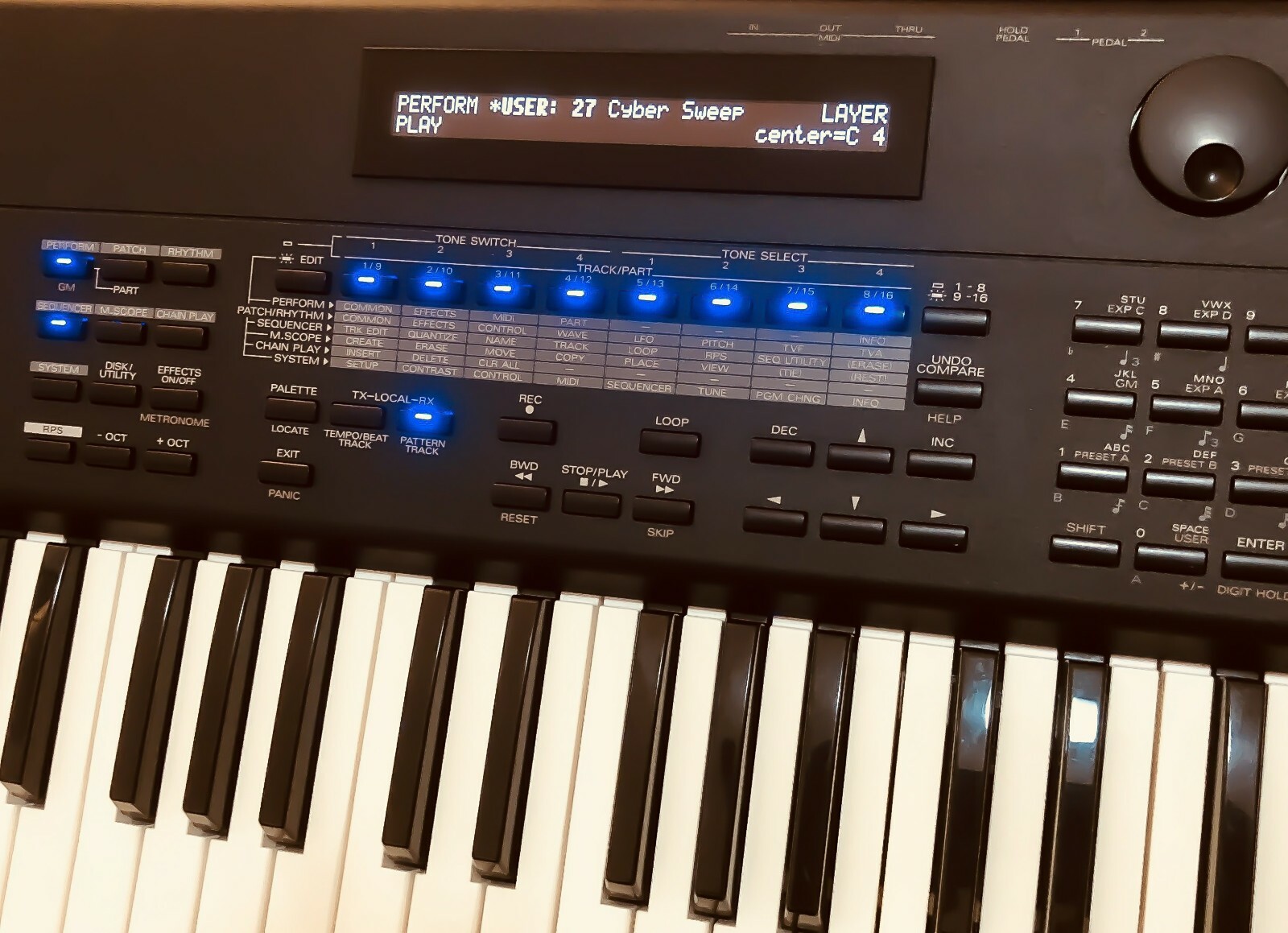 Roland XP-30 / XP-50 (Super Enhanced Black) LUX PMVA LED Display !