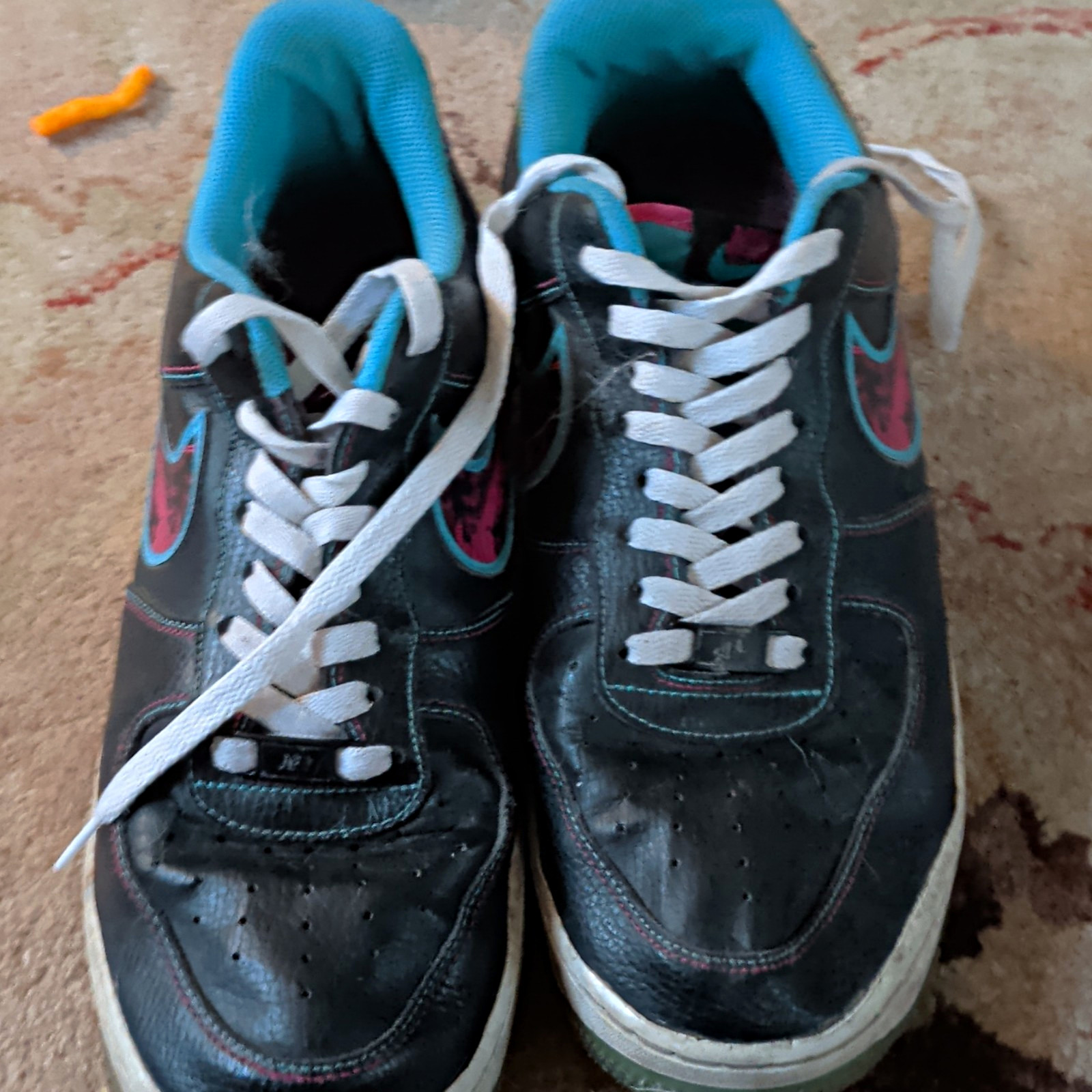 Nike Men’s Low Top Lace-Up Athletic Sneakers Black Blue Pink Swoosh