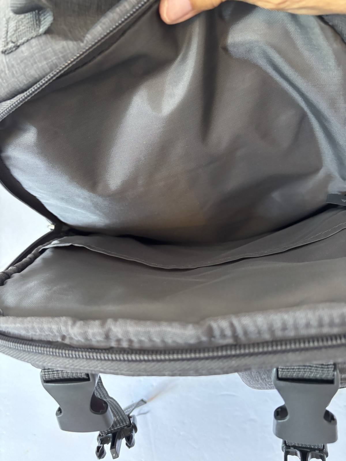 Eddie Bauer Gray Zip Backpack Multiple Compartments Unisex Adults Pre-Owned