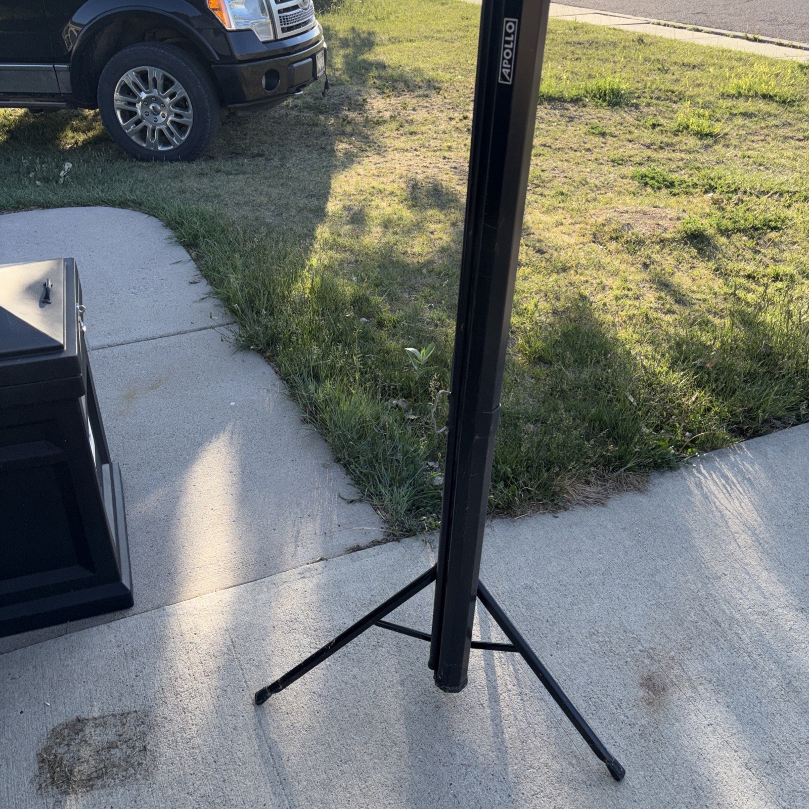 Apollo Portable Tripod Projection Screen 60" x 60" High-Resolution