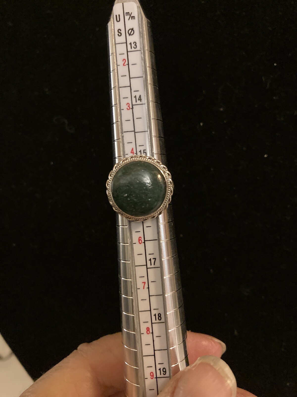 Sterling Silver 925 Dark Green Stone Size 5 B121