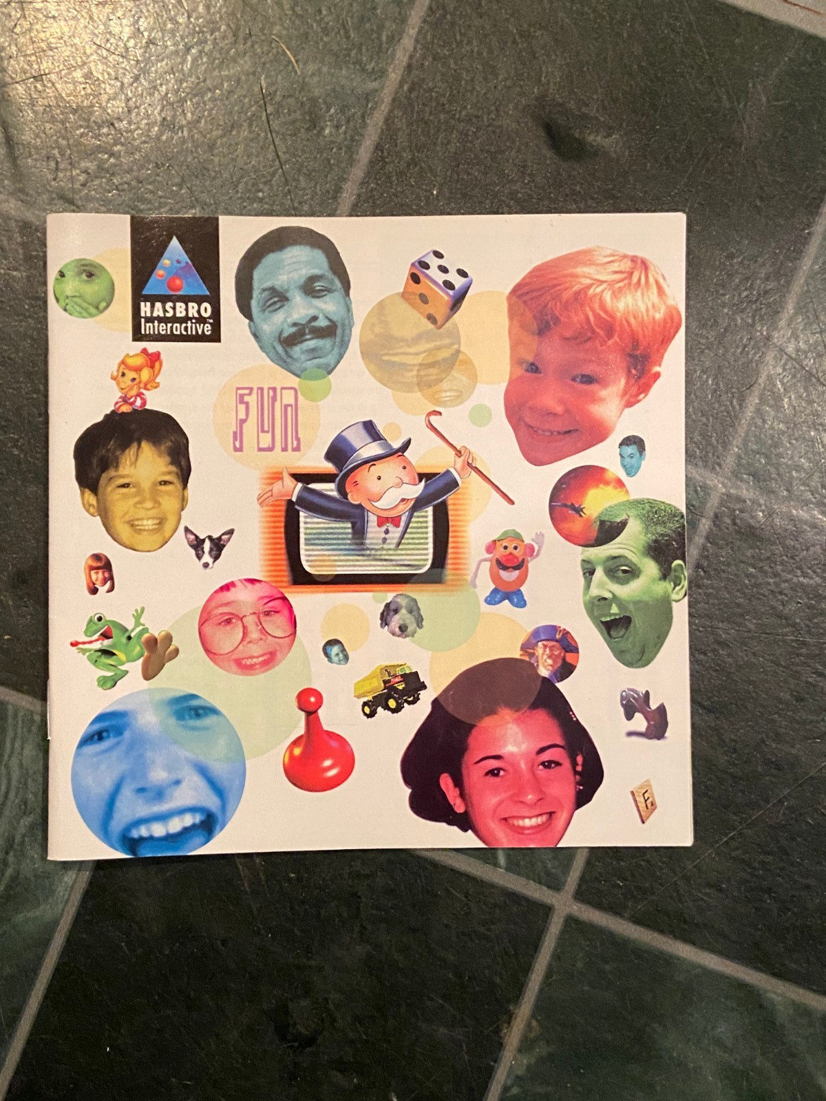 1997 Hasbro Interactive Game Catalog 5.5" X 5.5" 21 Pgs *Pre-Owed/Nice* BT2