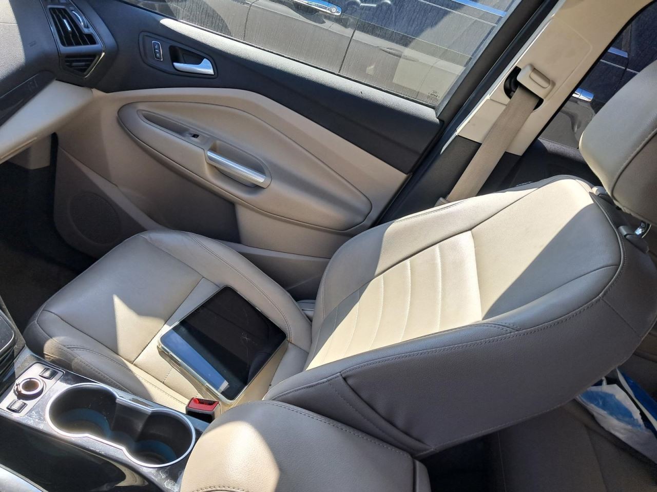 ESCAPE 2014 Glove Box 4842323