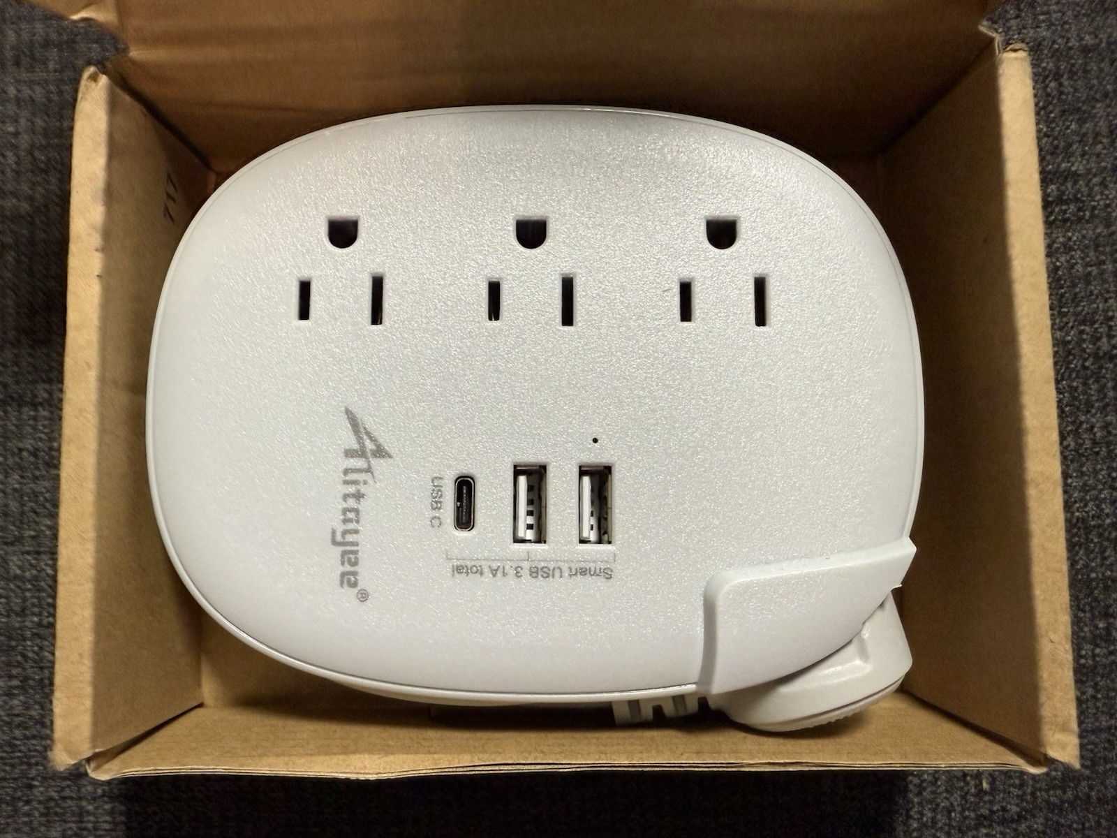 Alitayee USB C Travel Portable Power Strip w/ 3 Outlets 3 USB Ports Fast Charge