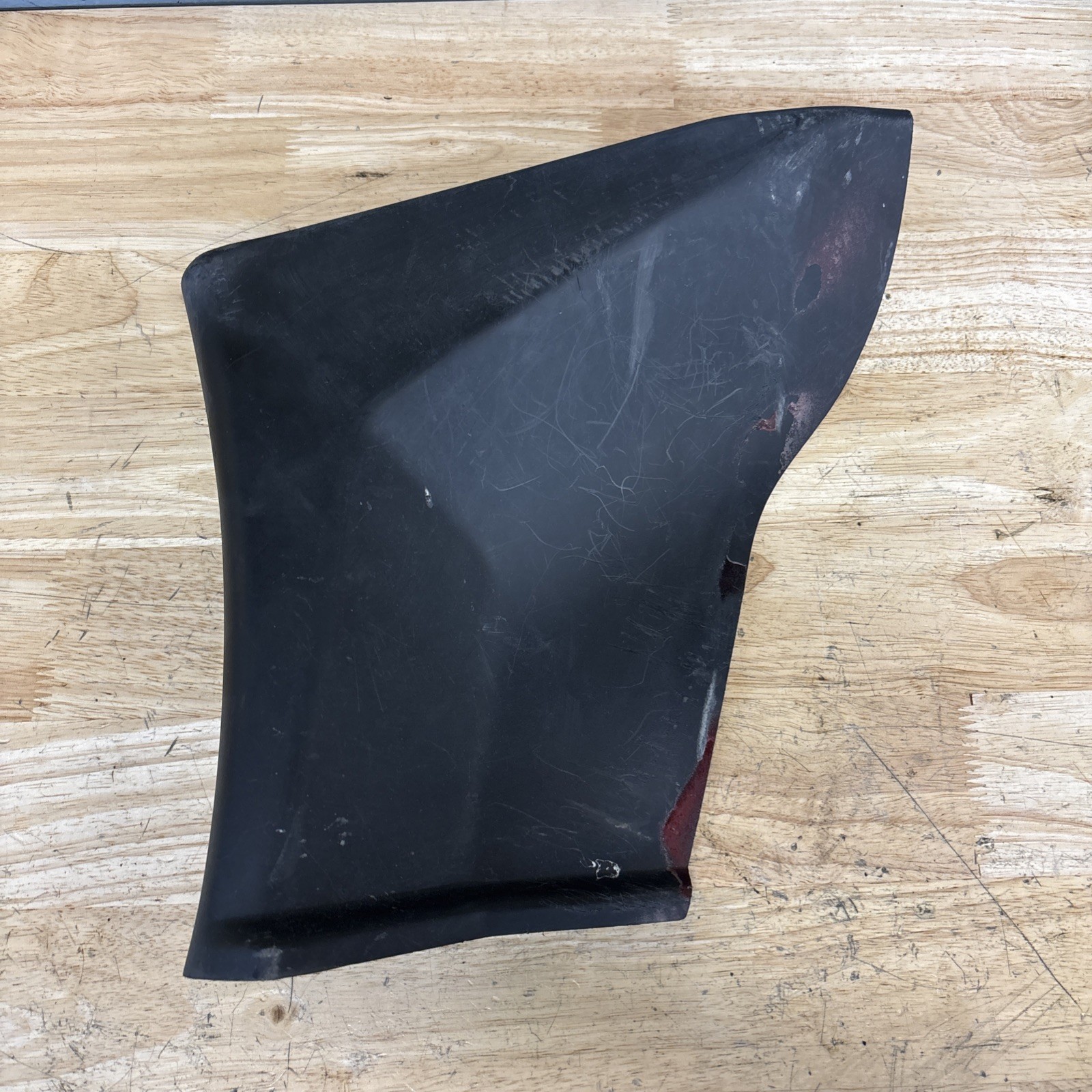 1997-2004 C5 CORVETTE FENDER INSERT RH PASSENGER SIDE RH 10289552 04T