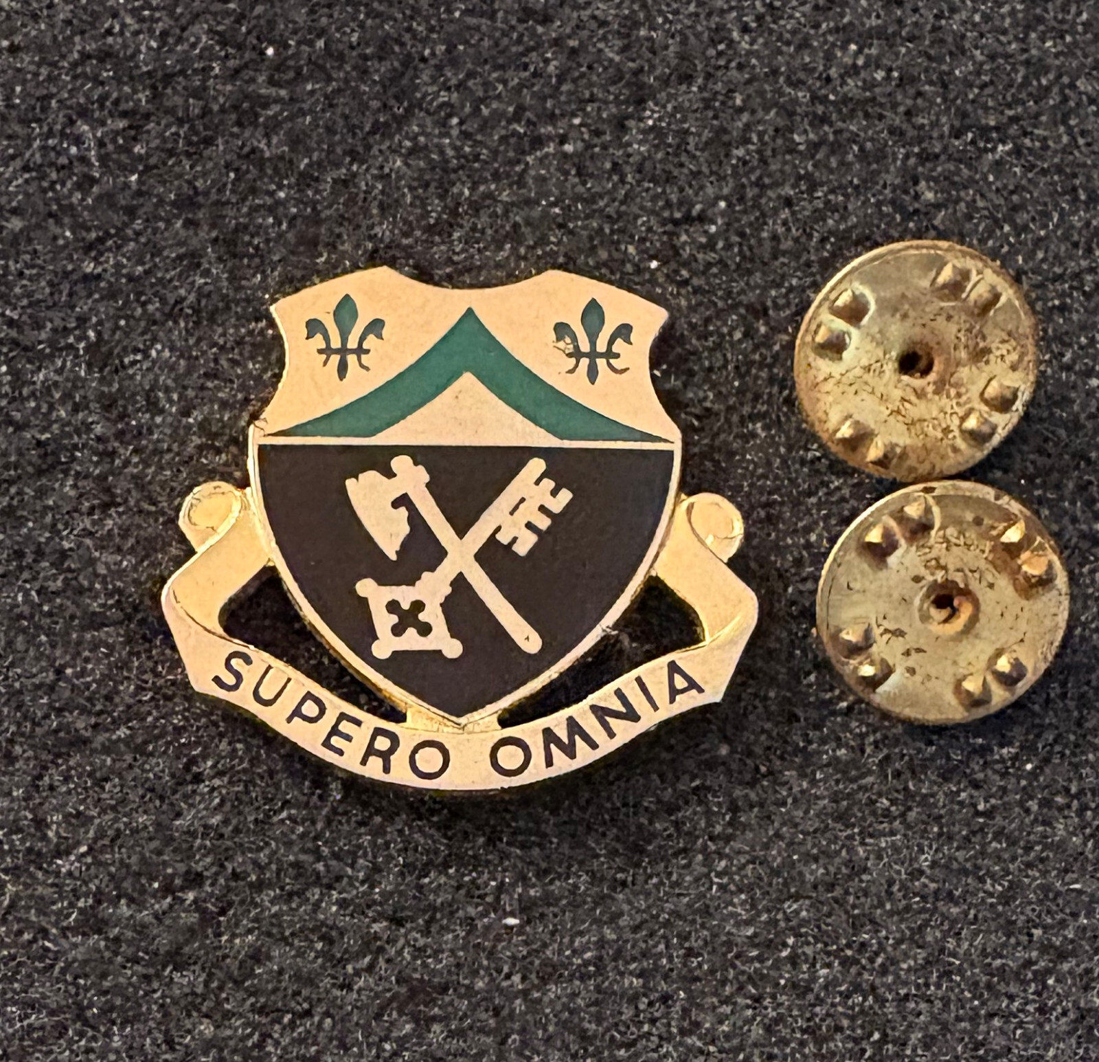 US Army 81st Armor Reg CB 22M Meyer DUI DI Insignia Crest Pin
