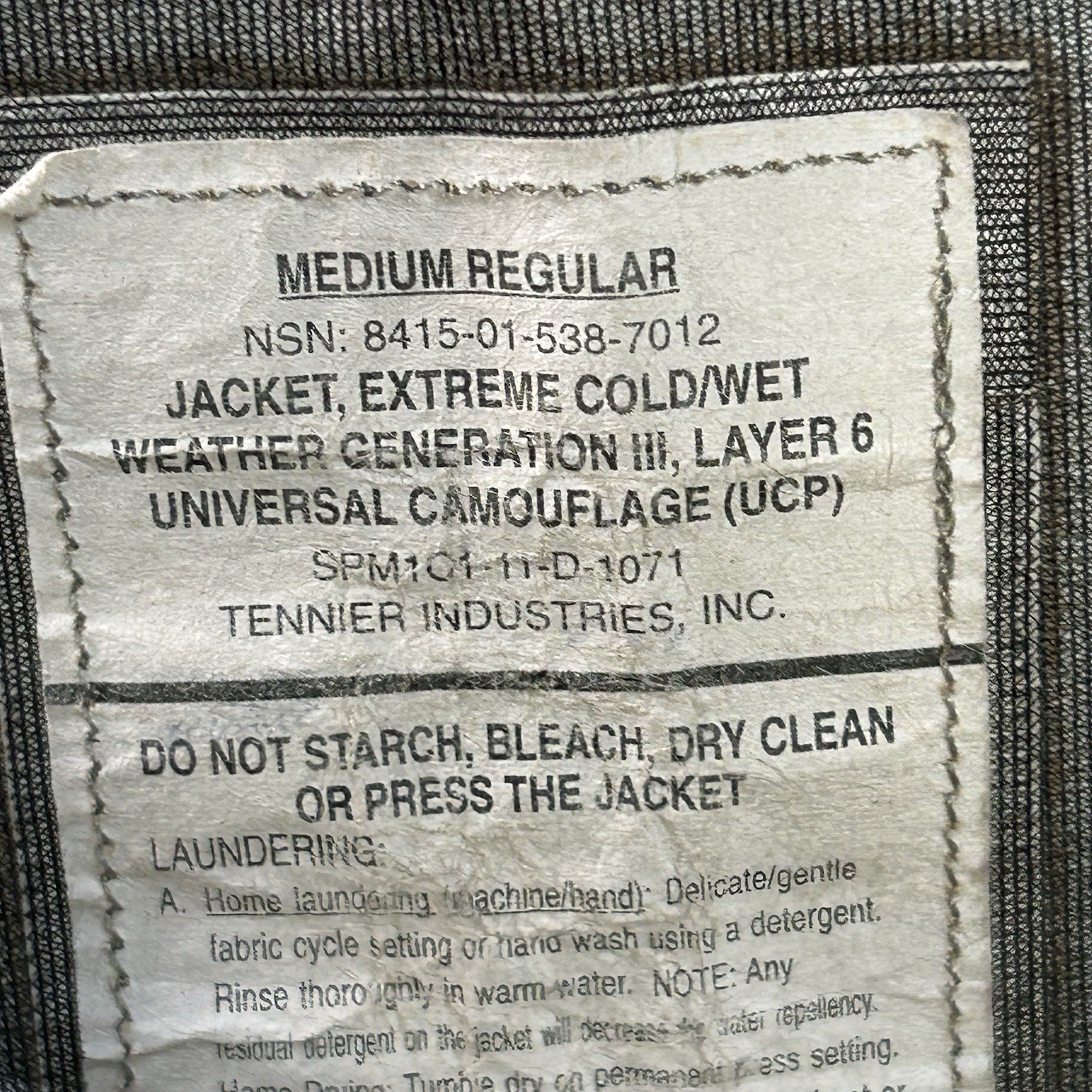 Military Jacket Medium Extreme Cold Wet Weather Gen III Layer 6 Universal Camo