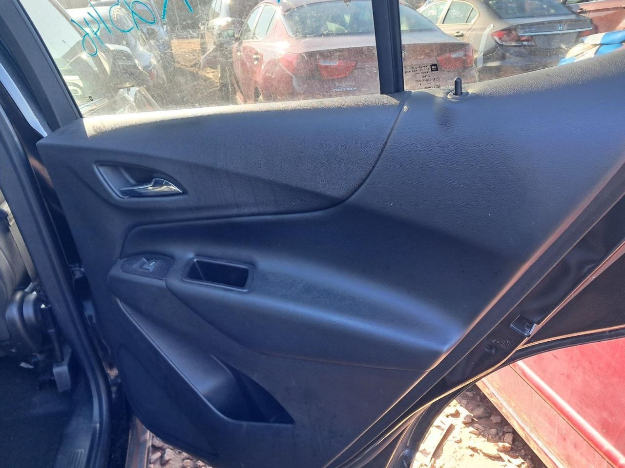EQUINOX 2018 Glove Box 4894799