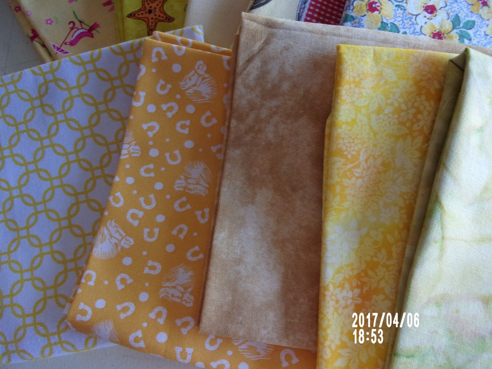 Shades of Yellow fat quarters fabric bundle (10)