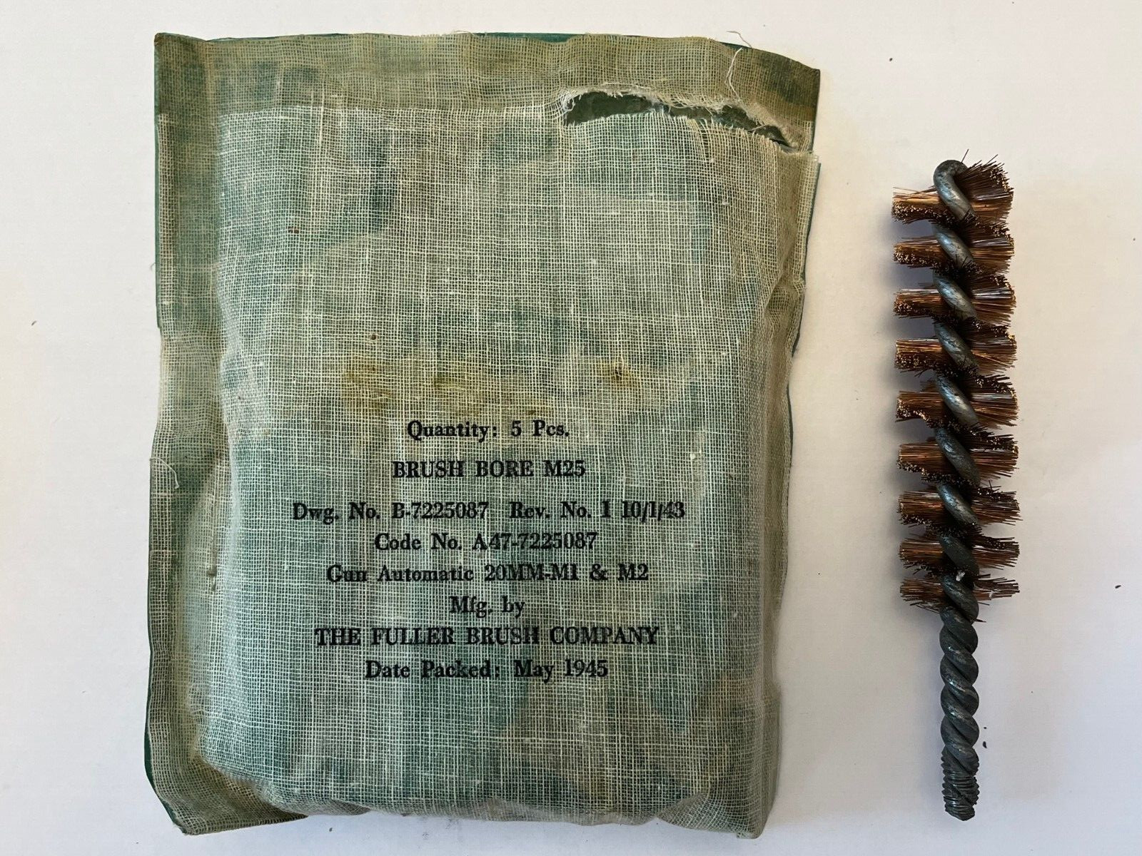 Military WW2 WWII 20 mm Bore Brush Brass Fuller Brush CO NOS MAY 1945 USA