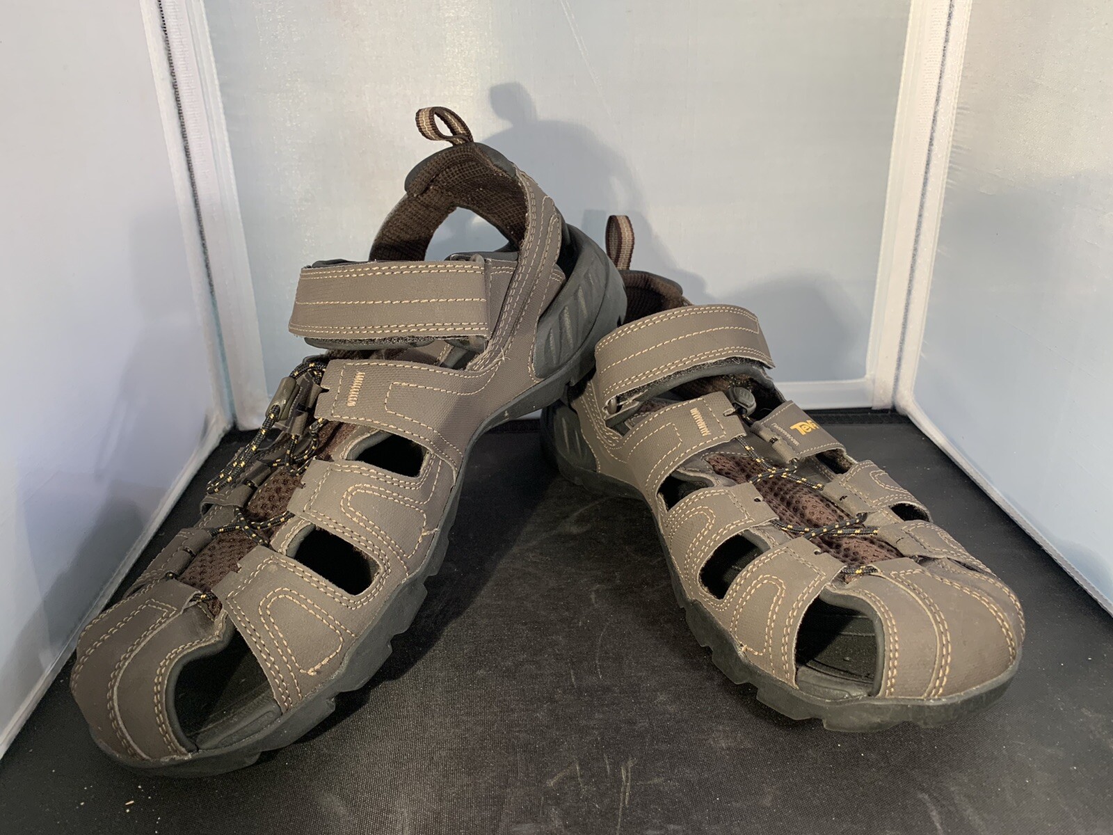 mens TEVA forebay shocpad sandals size 10 Model 1001116