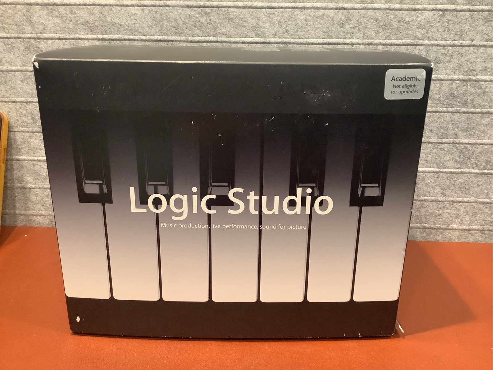 Logic Studio Academic – Complete Physical Package (Logic Pro 8) Collectible!