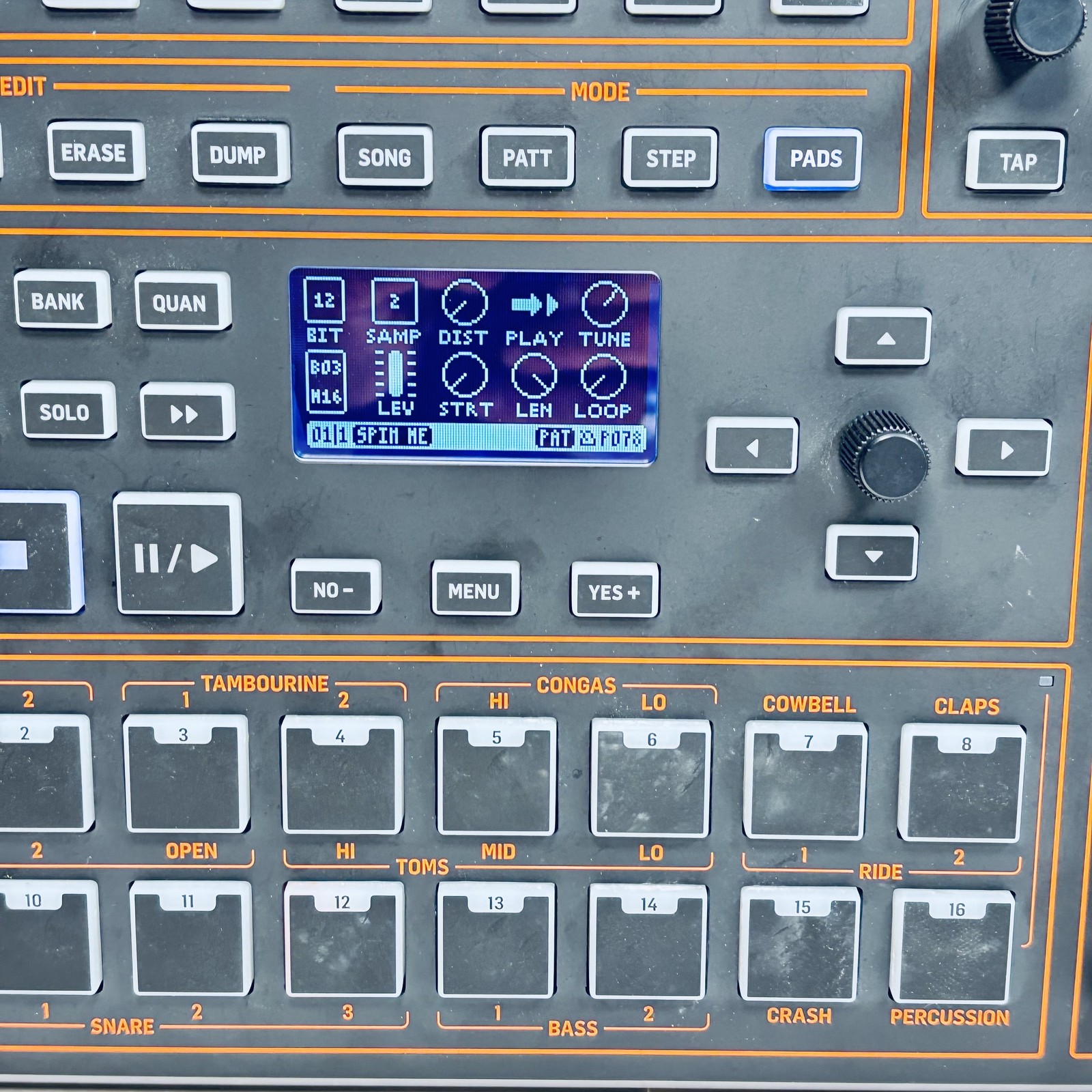 Behringer LM Drum Hybrid 8/12-Bit Sampling Drum Machine
