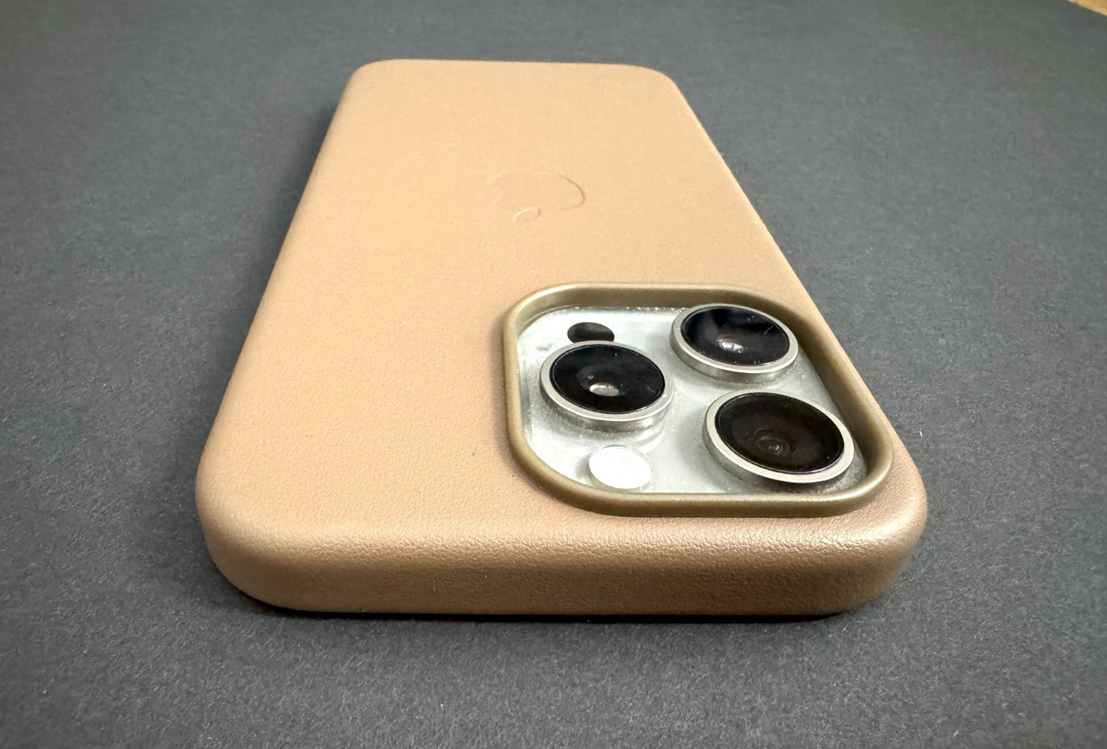 Apple Leather Case With MagSafe for iPhone 15 Pro Max Pop-Up MagSafe Animation