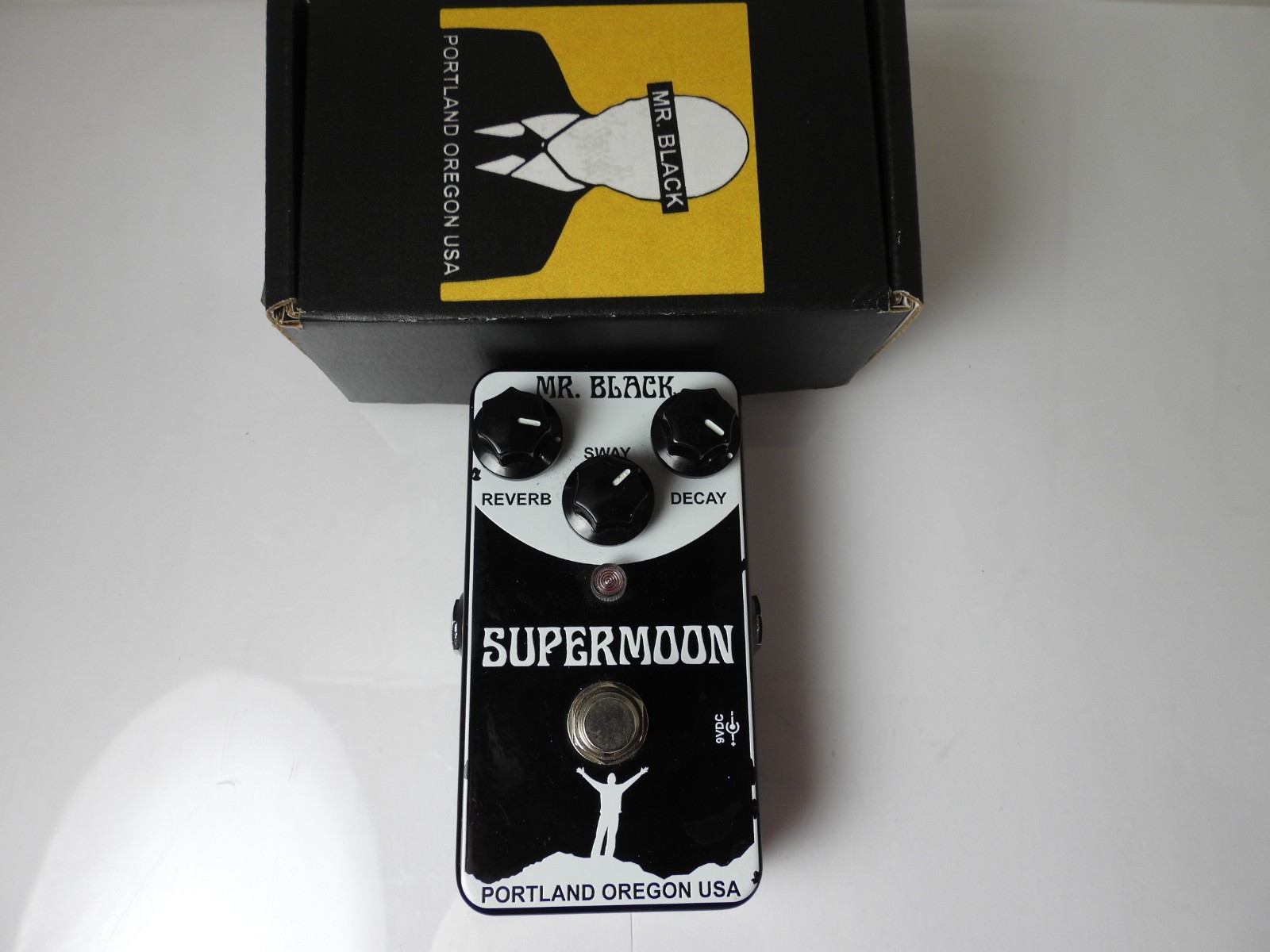 Mr. Black Supermoon Reverb Effects Pedal Free USA Shipping