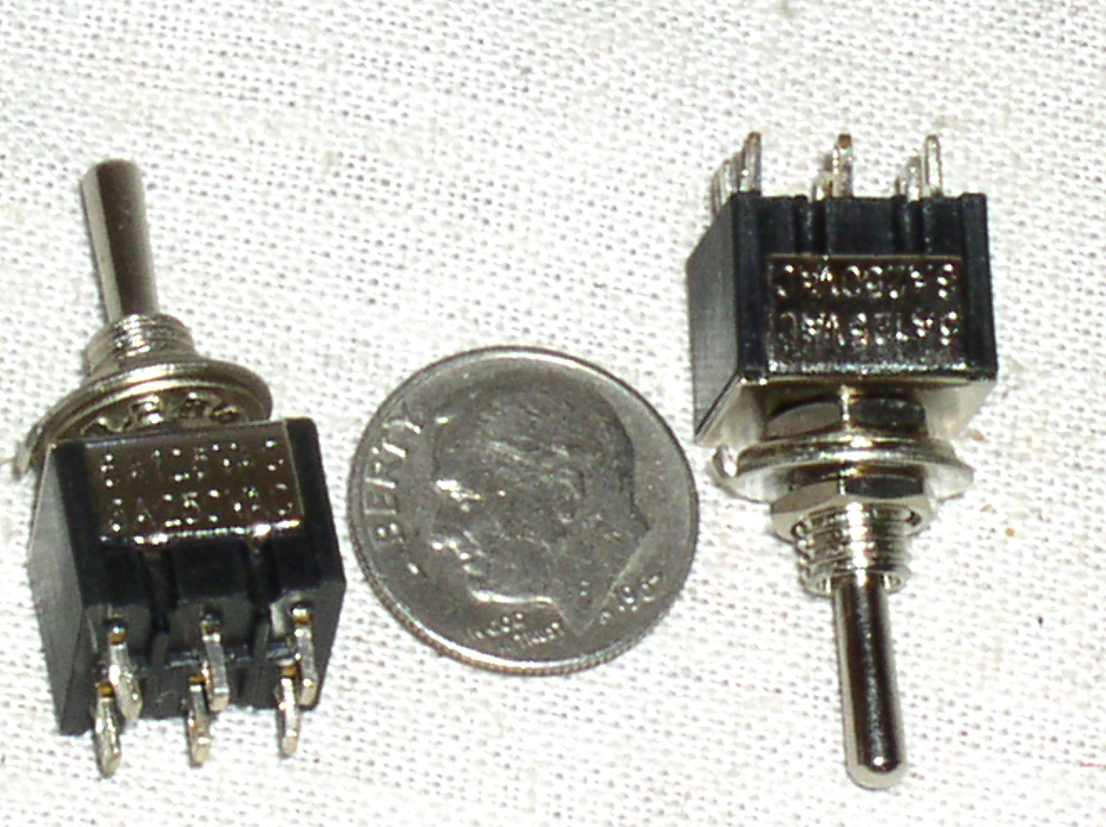 2 MINI TOGGLE DPDT ON-OFF-ON SWITCH 125 VAC 6A CENTER OFF DOUBLE POLE 6 A USA