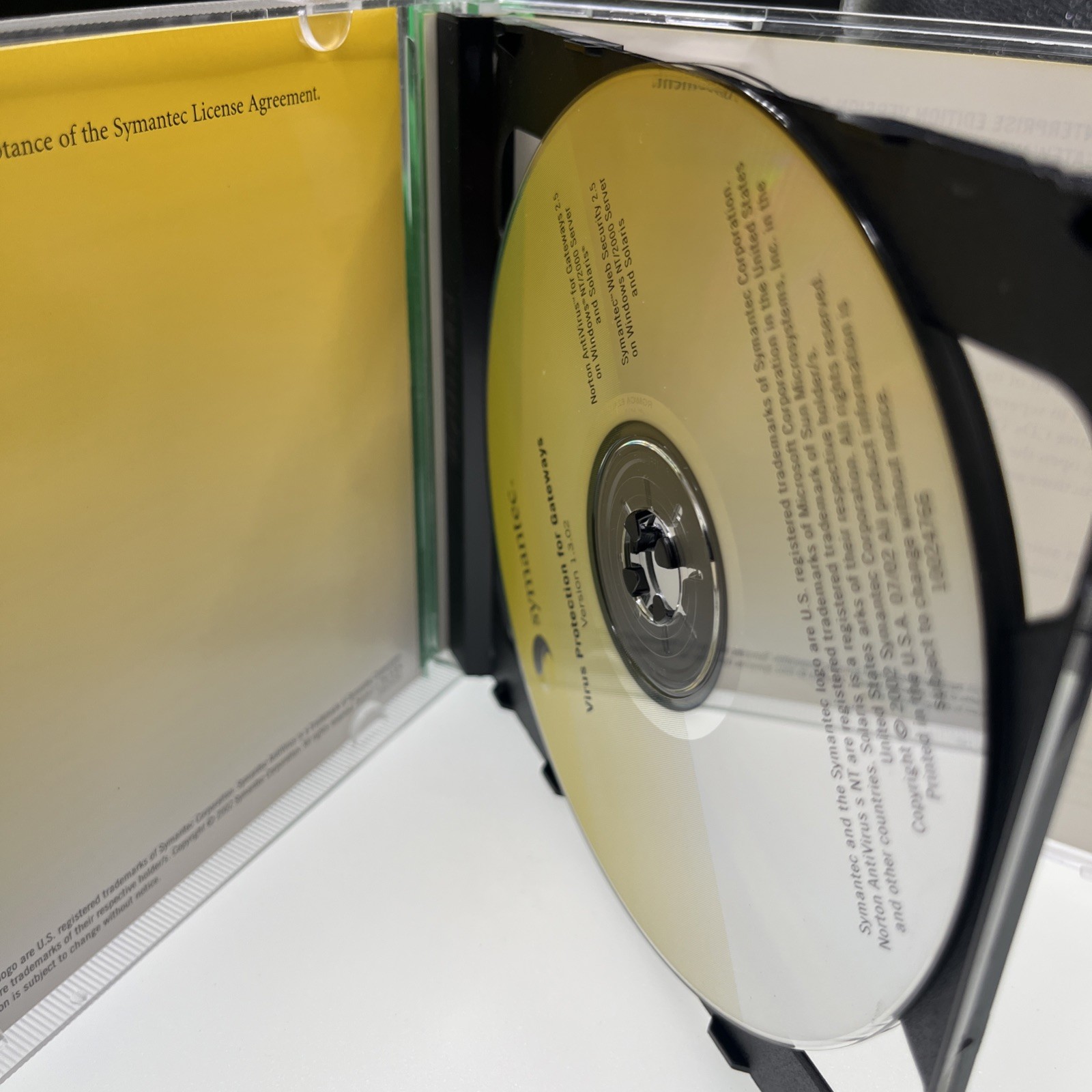 VINTAGE SOFTWARE | Symantec AntiVirus Enterprise Edition Version 8.1 (2 CD'S)