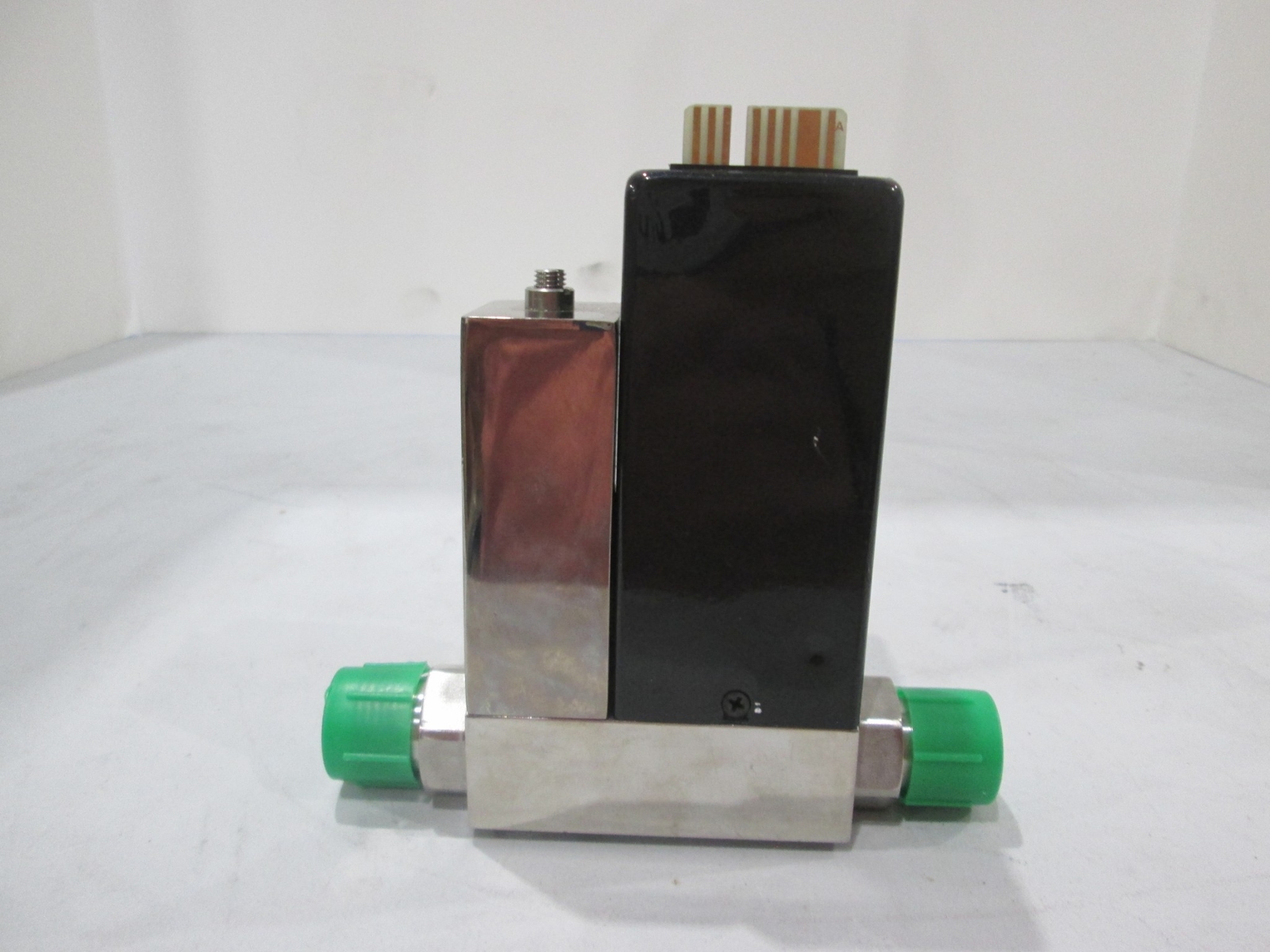 Unit, UFC-1200, He, 5 SLM, Mass Flow Controller, New