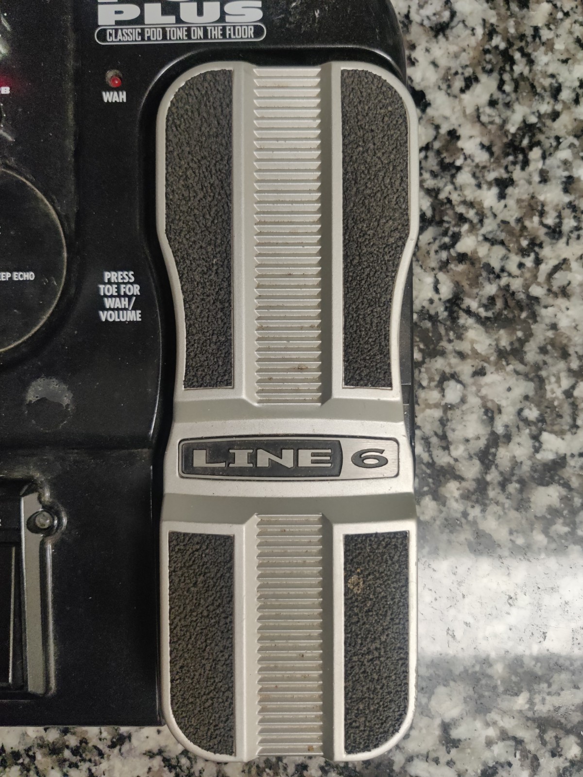 Line 6 Floor POD Plus Guitar Multi Effects Processor Pedal Board
