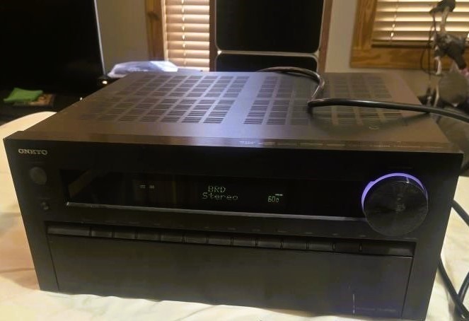 Onkyo TX-NR809 AV Receiver 7.2 Channel, bundled with Remote, works great!