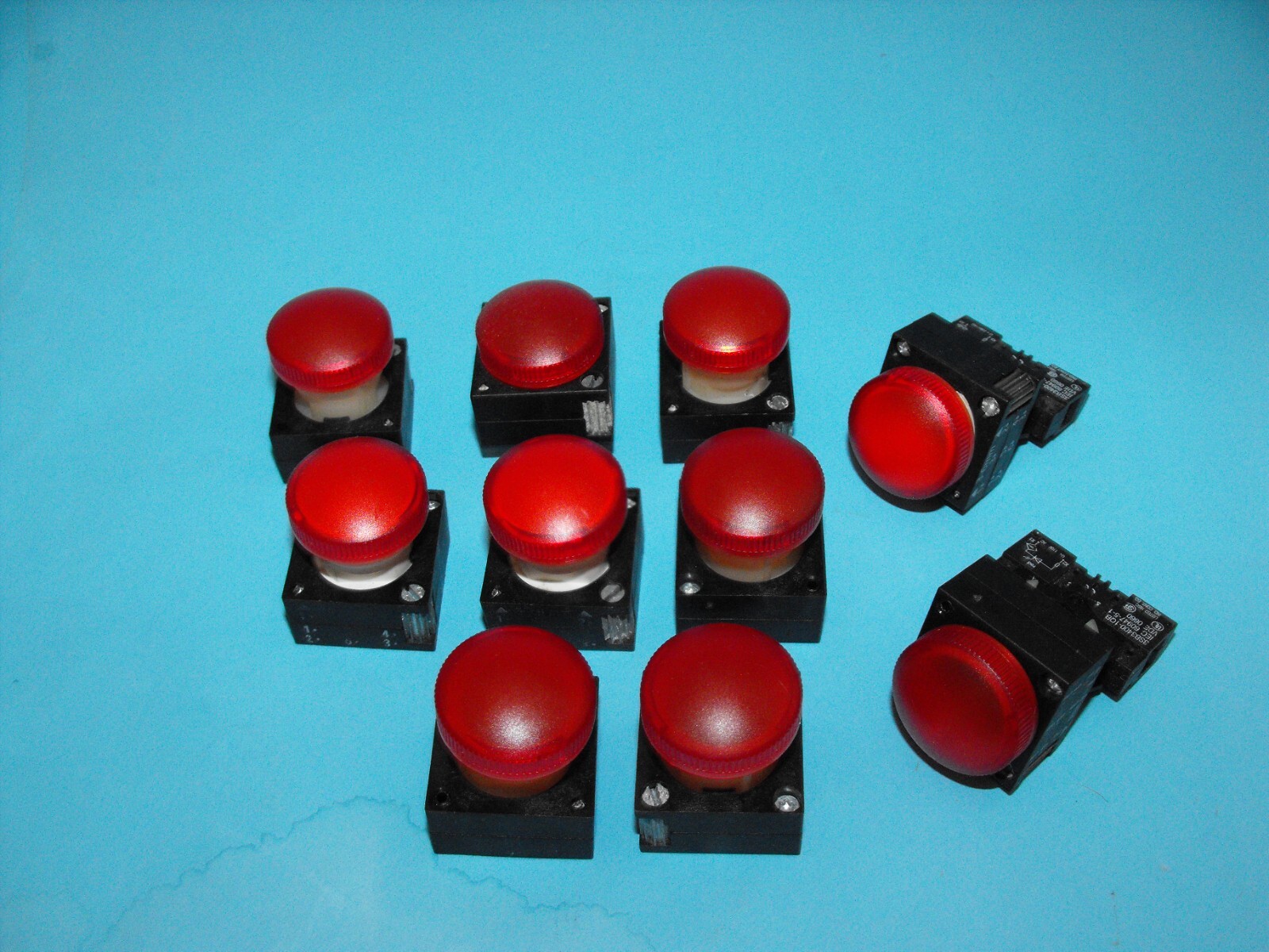 SIEMENS 3SB3001-6AA20.Indicator Light+3SB3400-1QB/3SB34000-1RB.NEW