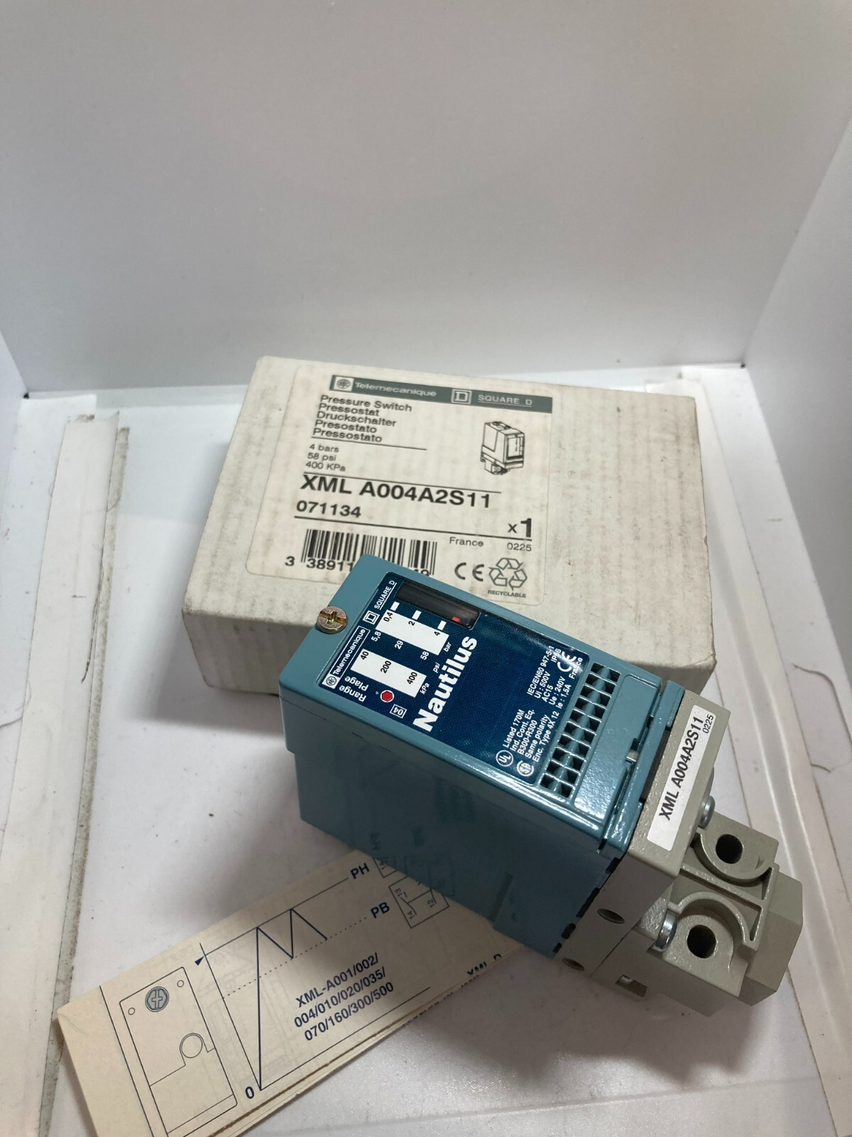 TELEMECANIQUE XMLA004A2S11 PRESSURE SWITCH 4 BARS 58PSI 400KPA NIB