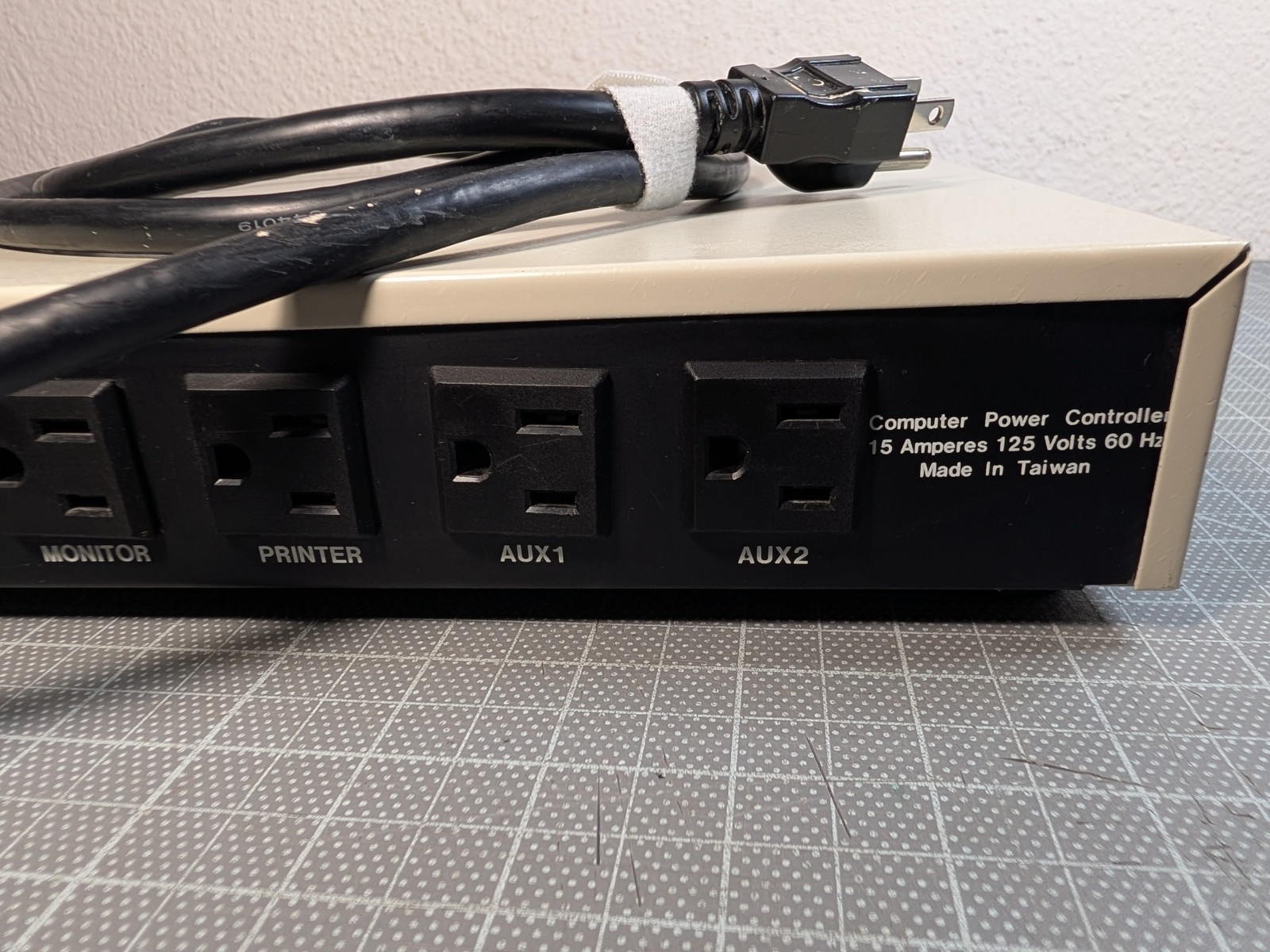 Vintage Computer Power Controller Surge Protector Power Supervisor Model MT-767
