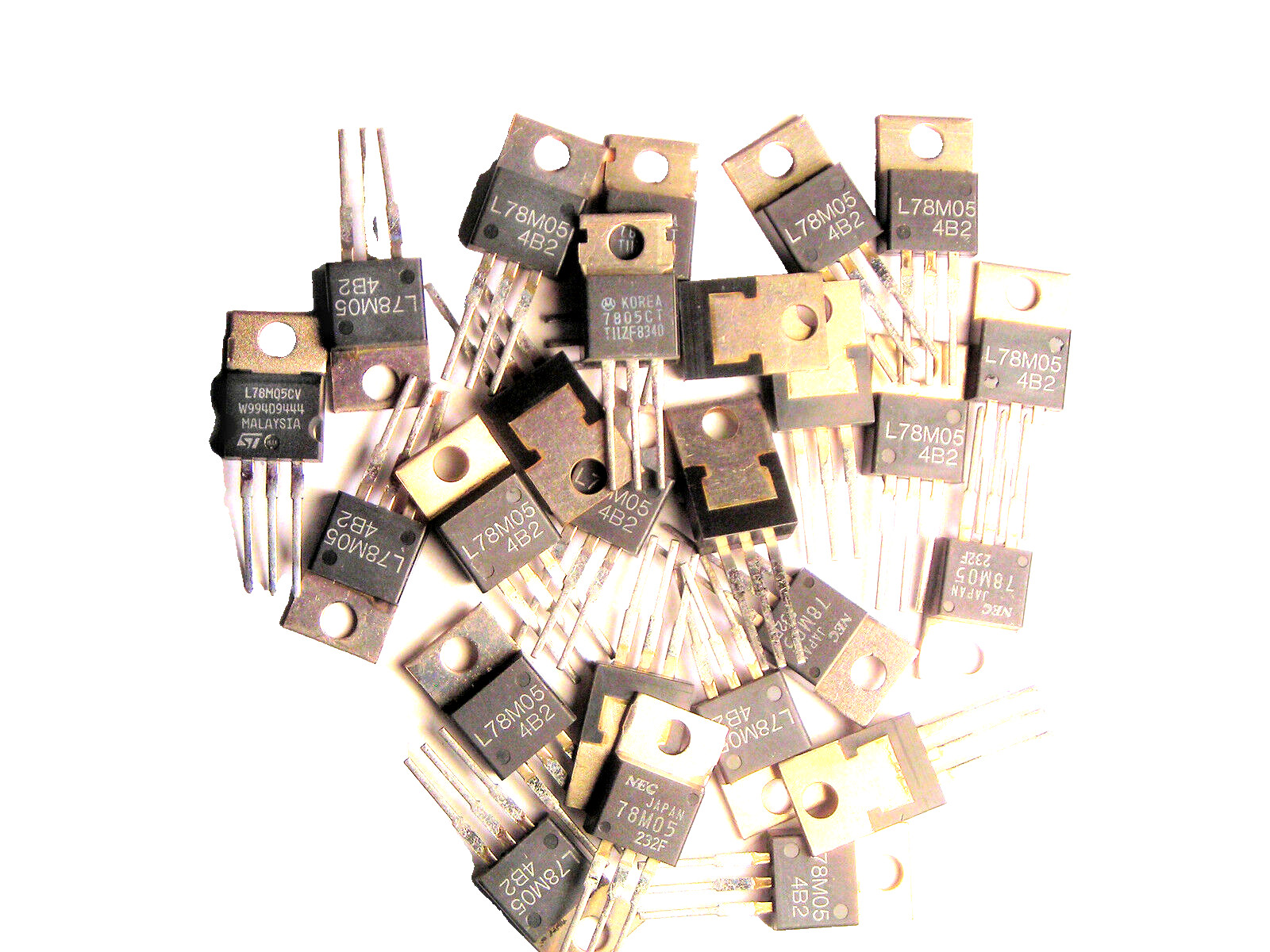 L78M05  SGS 5V Positive Voltage Regualtor TO-220   2 pcs