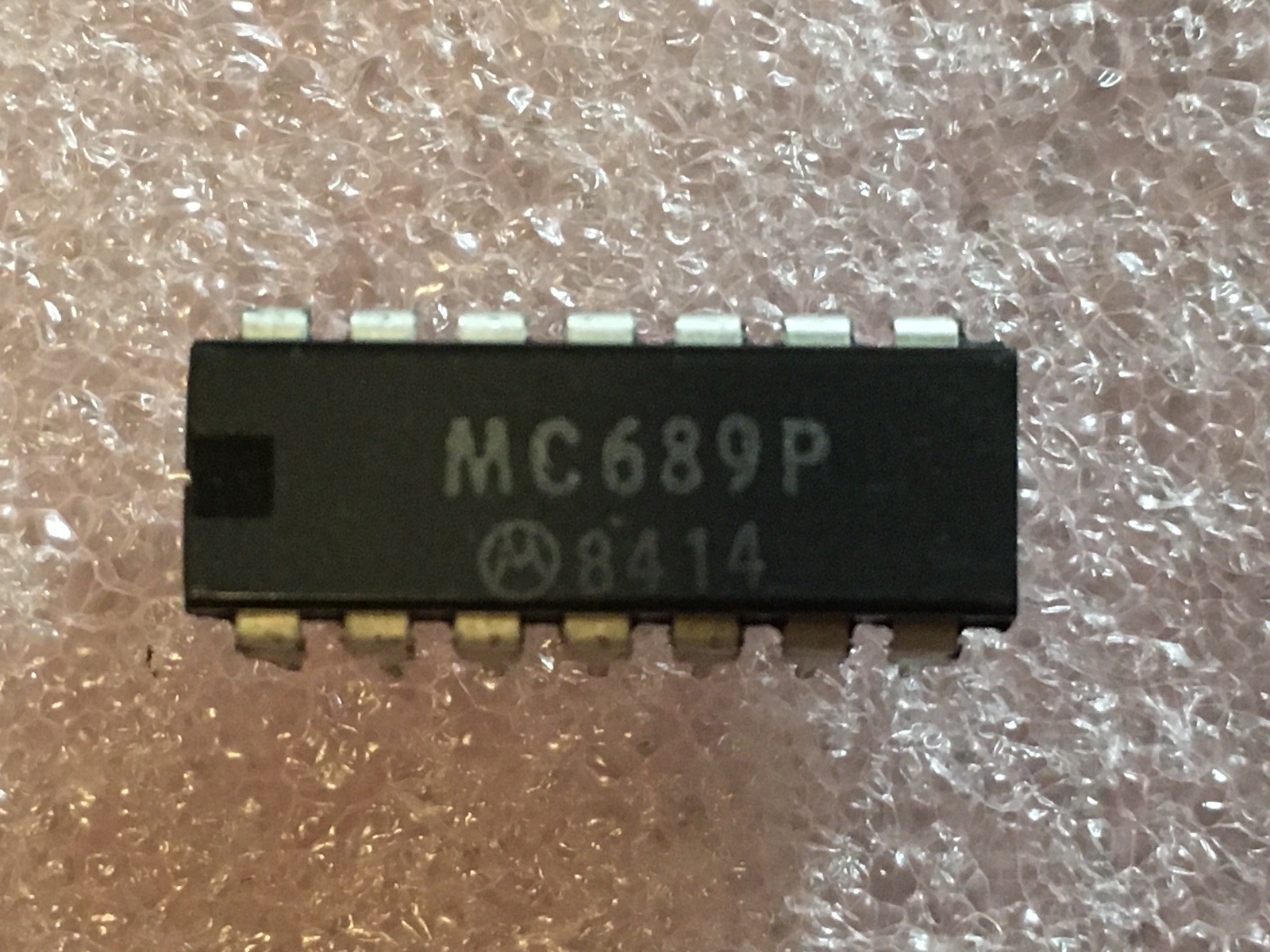 MC689P IC DUAL INVERTER PLASTIC DIP 14-PIN MOTOROLA (LOT OF 1)